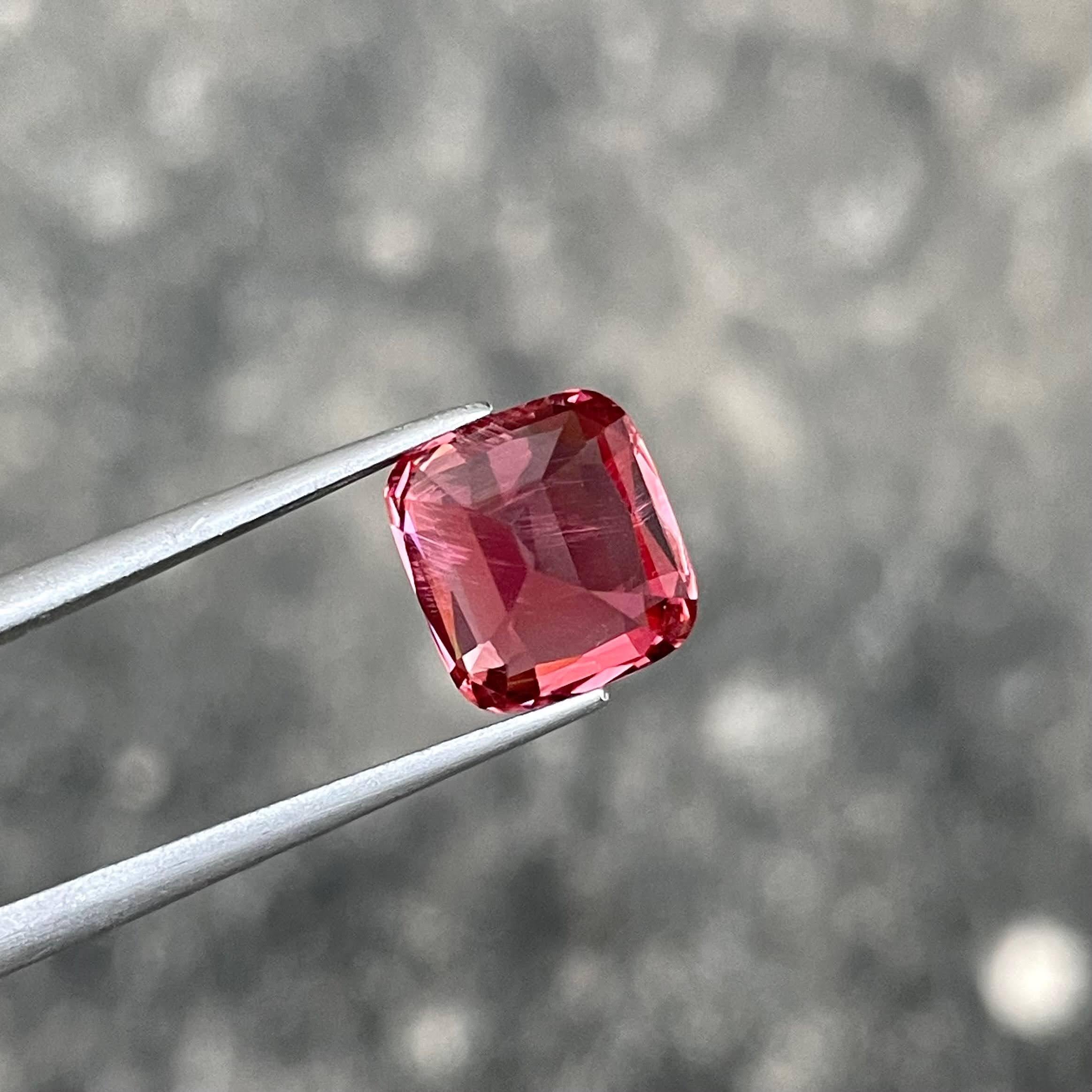 3.73 carats Bubblegum Pink Tourmaline Cushion Cut Afghan Gemstone In condizioni Nuovo in vendita a Bangkok, TH