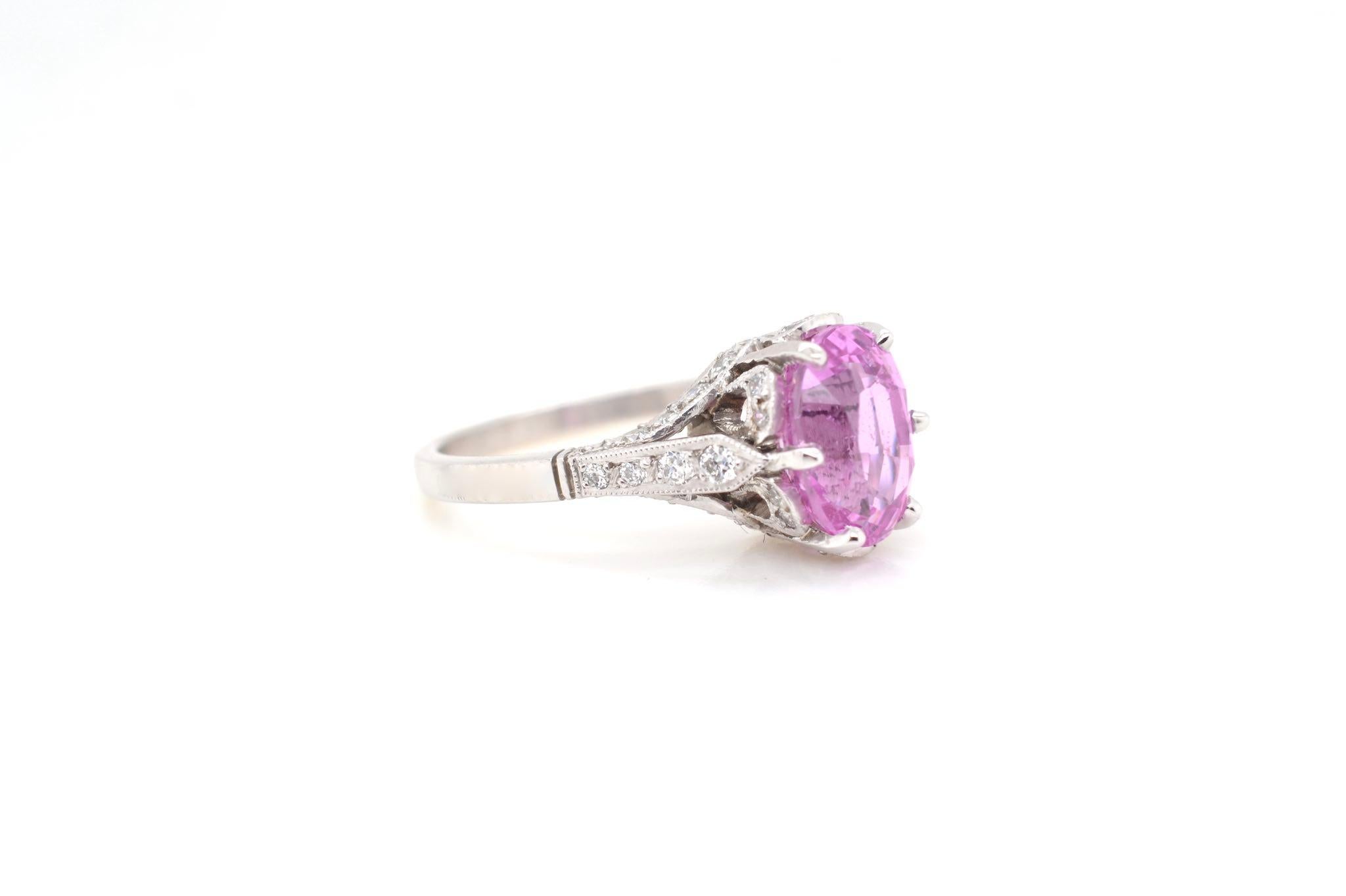 Taille ovale  Bague en saphir rose et diamants de 3,73 carats en vente