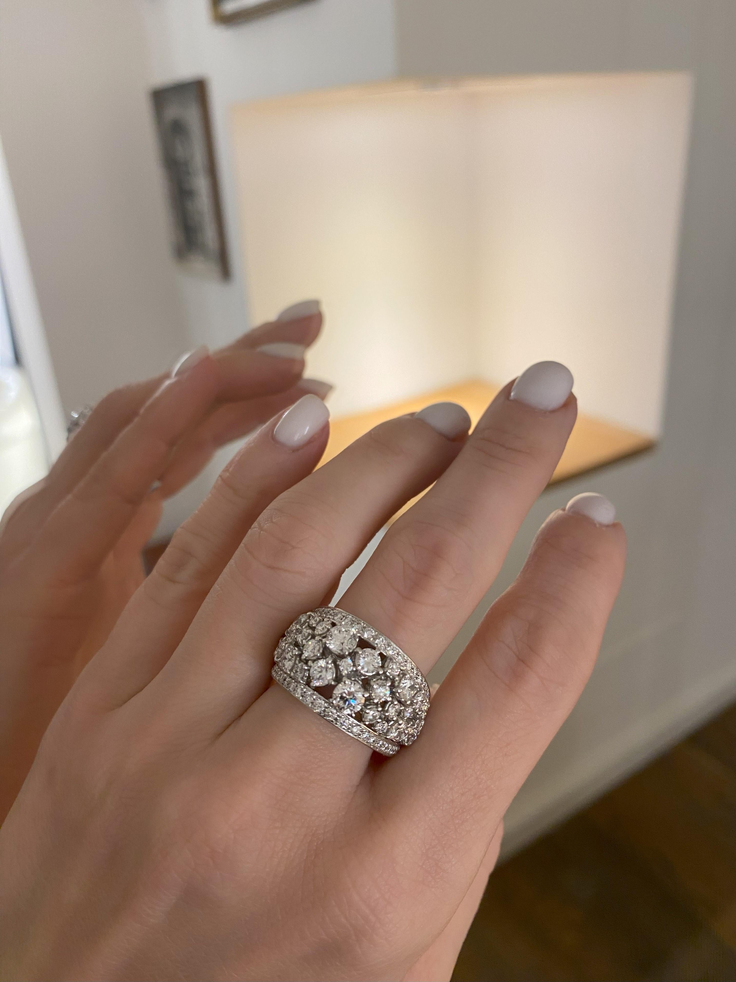 3.73 Ct SCAVIA SOL LEVANTE Fashion Band Ring Round Cut Diamonds 18K White Gold  For Sale 3