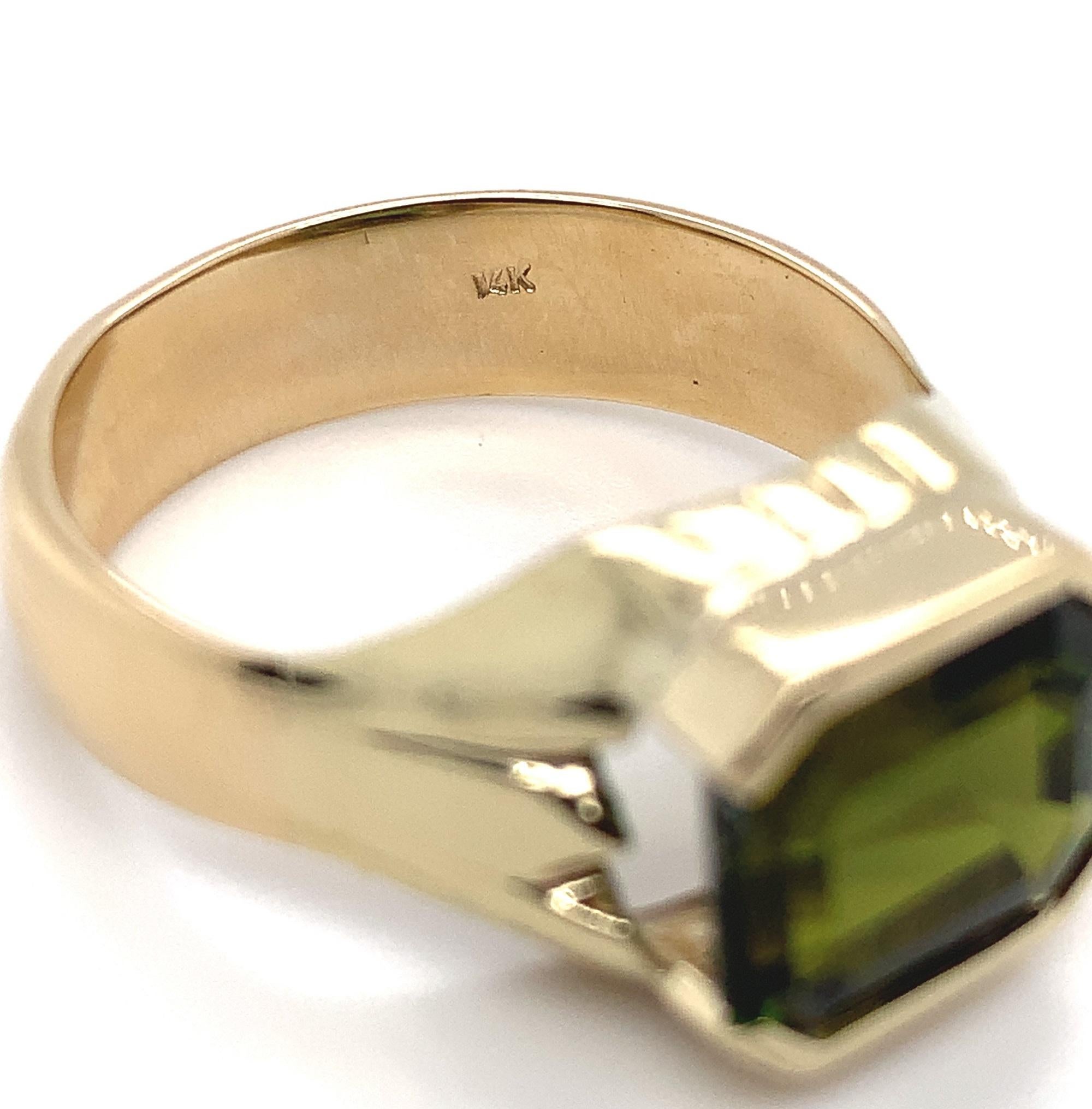 3,73 Karat grüner Turmalin 14K Gold Ring im Zustand „Gut“ im Angebot in Big Bend, WI