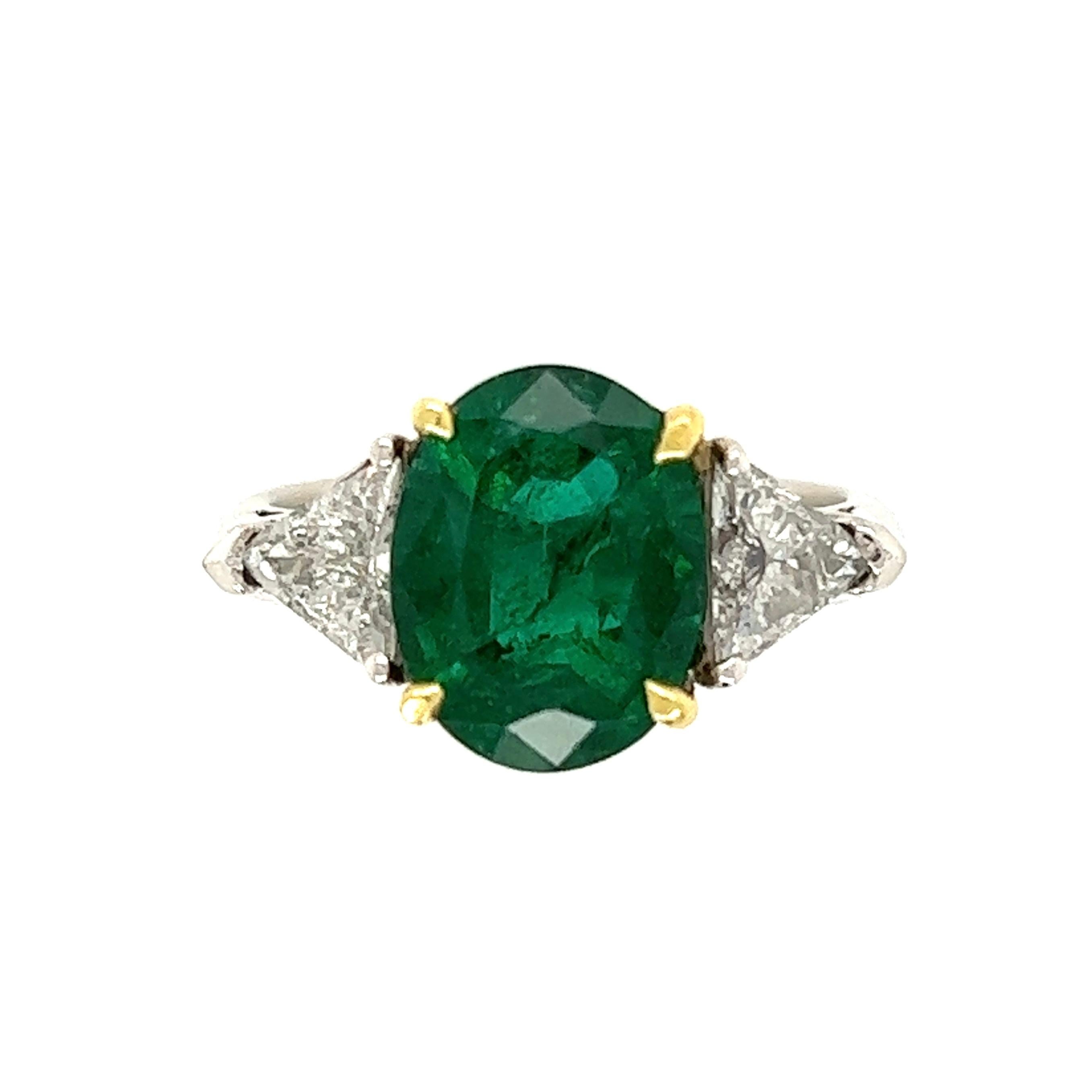Modern 3.74 Carat Emerald and Trillion Diamond Platinum Ring Estate Fine Jewelry For Sale