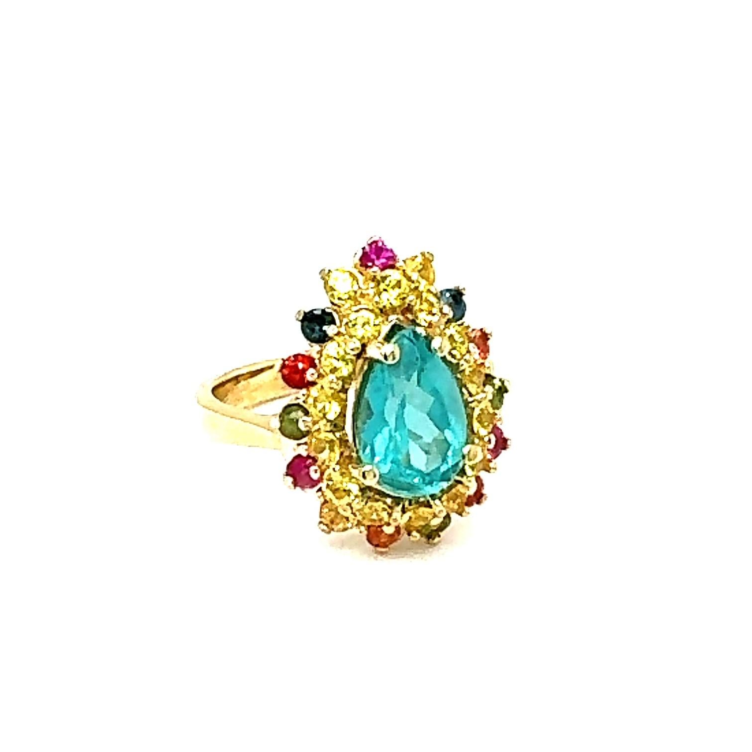Contemporary 3.74 Carat Natural Apatite Sapphire Yellow Gold Cocktail Ring For Sale