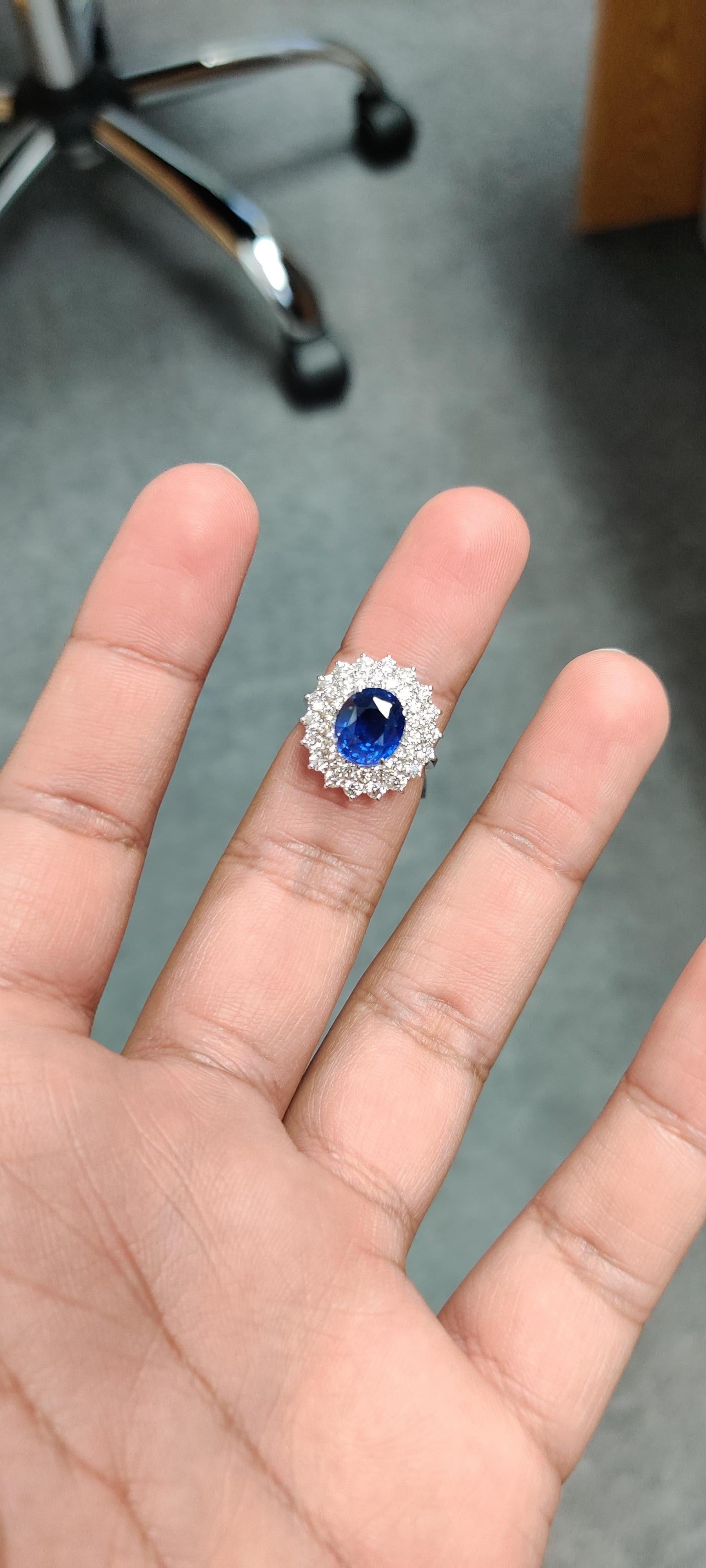 Oval Cut 3.74 Carat Sri Lanka Blue Sapphire Diamond Ring in 18K Gold