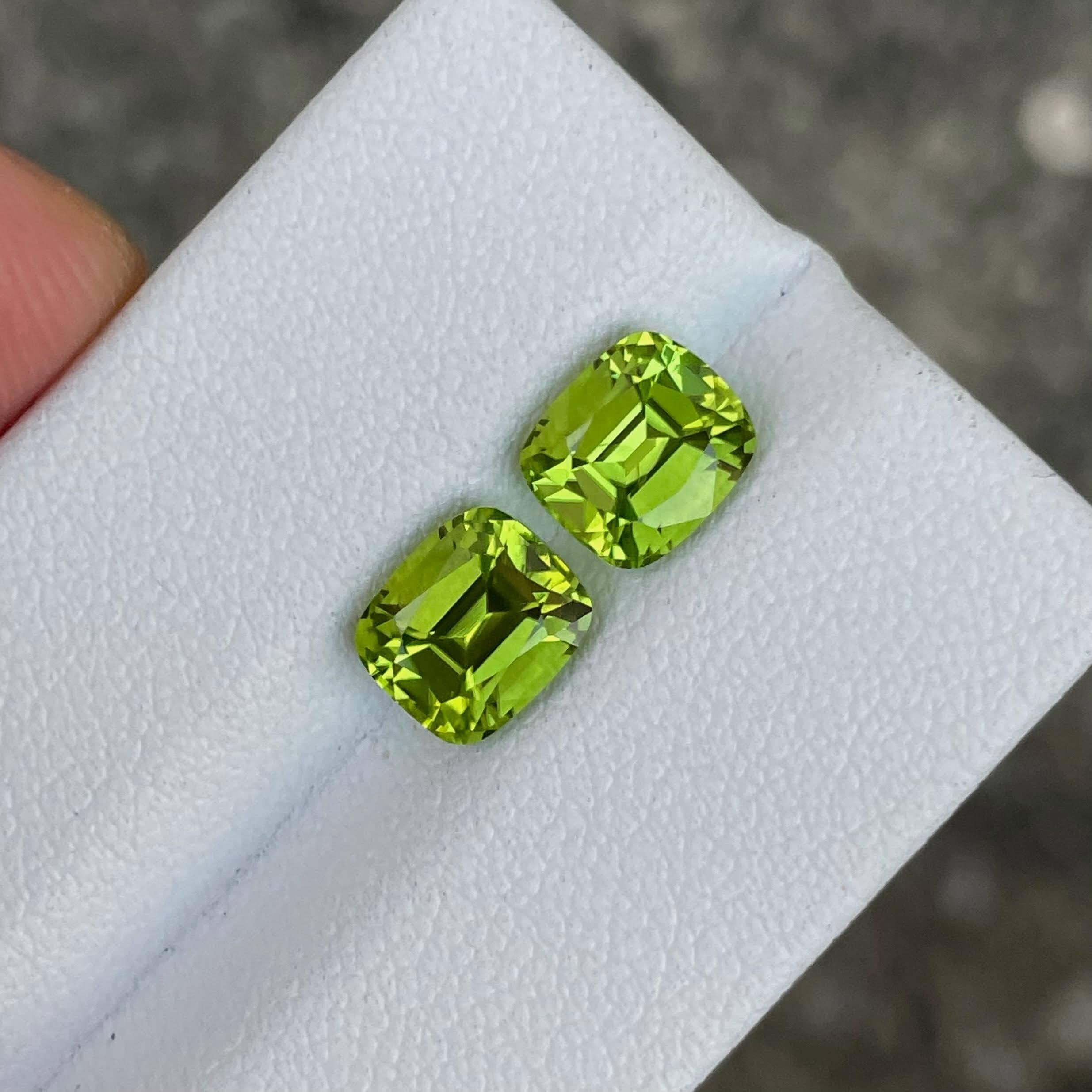 3.74 quilates Pareja Peridoto Verde Talla Cojín Piedra Preciosa Natural Paquistaní en Nuevo estado para la venta en Bangkok, TH