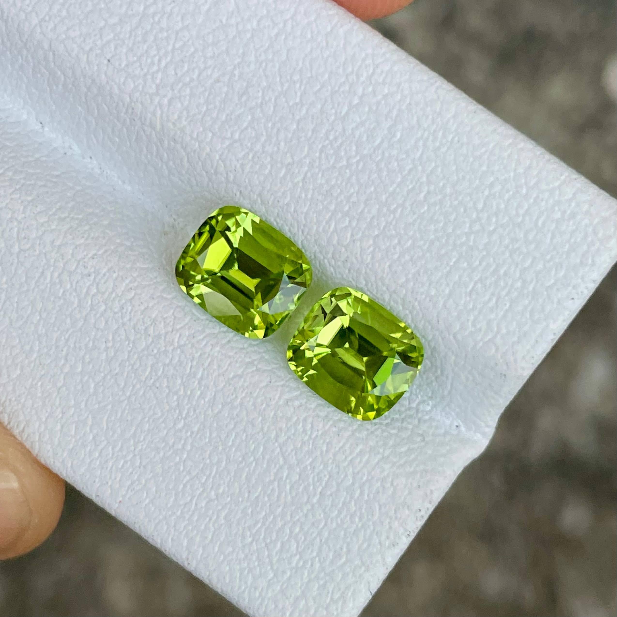 Femenino o masculino 3.74 quilates Pareja Peridoto Verde Talla Cojín Piedra Preciosa Natural Paquistaní en venta