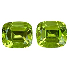 3.74 carati di peridoto verde a coppia con taglio a cuscino Gemma pakistana naturale