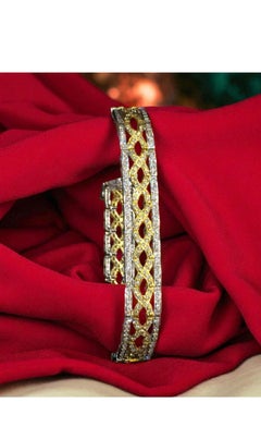 3.74 Carats Round Brillant Shape Diamonds 14K Gold Bracelet