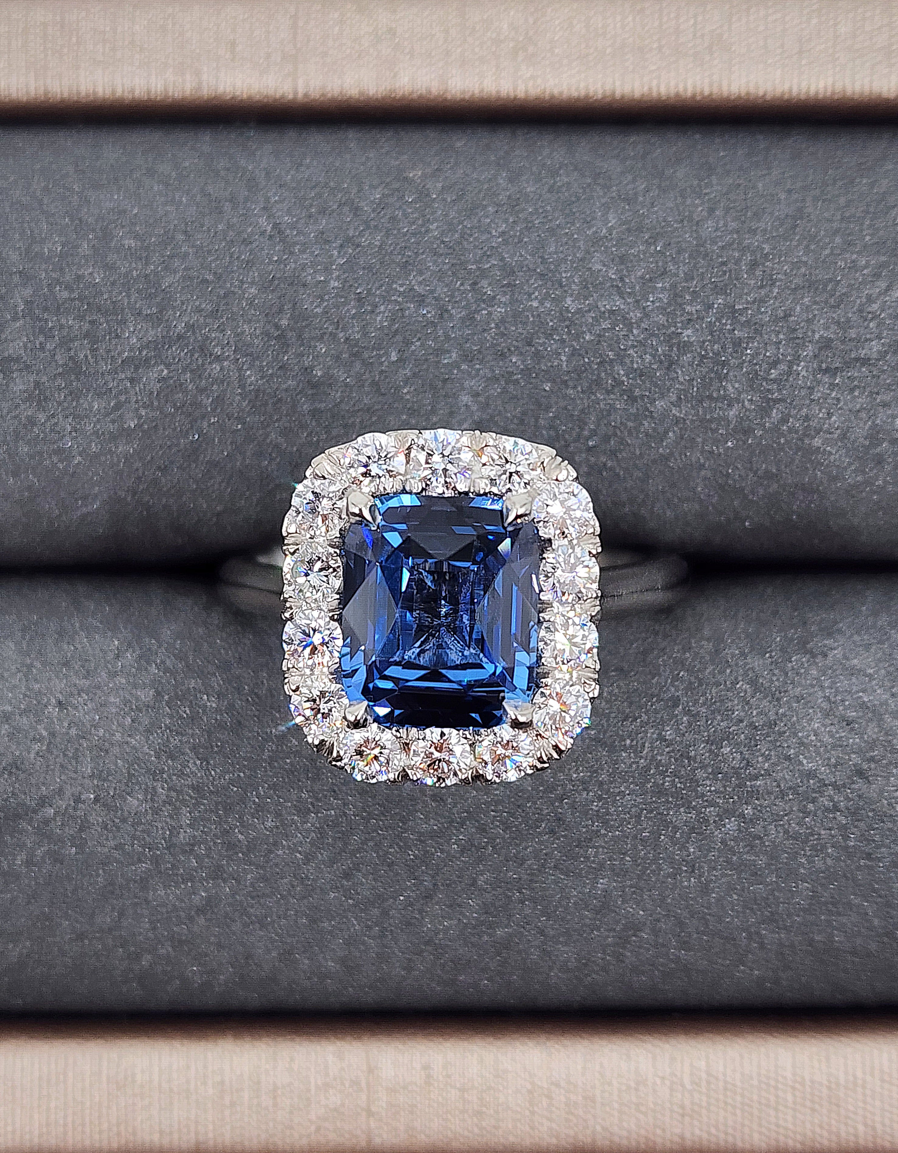 Bague saphir et diamant de Ceylan naturel sans chaleur de 3,74 ct taille coussin en vente