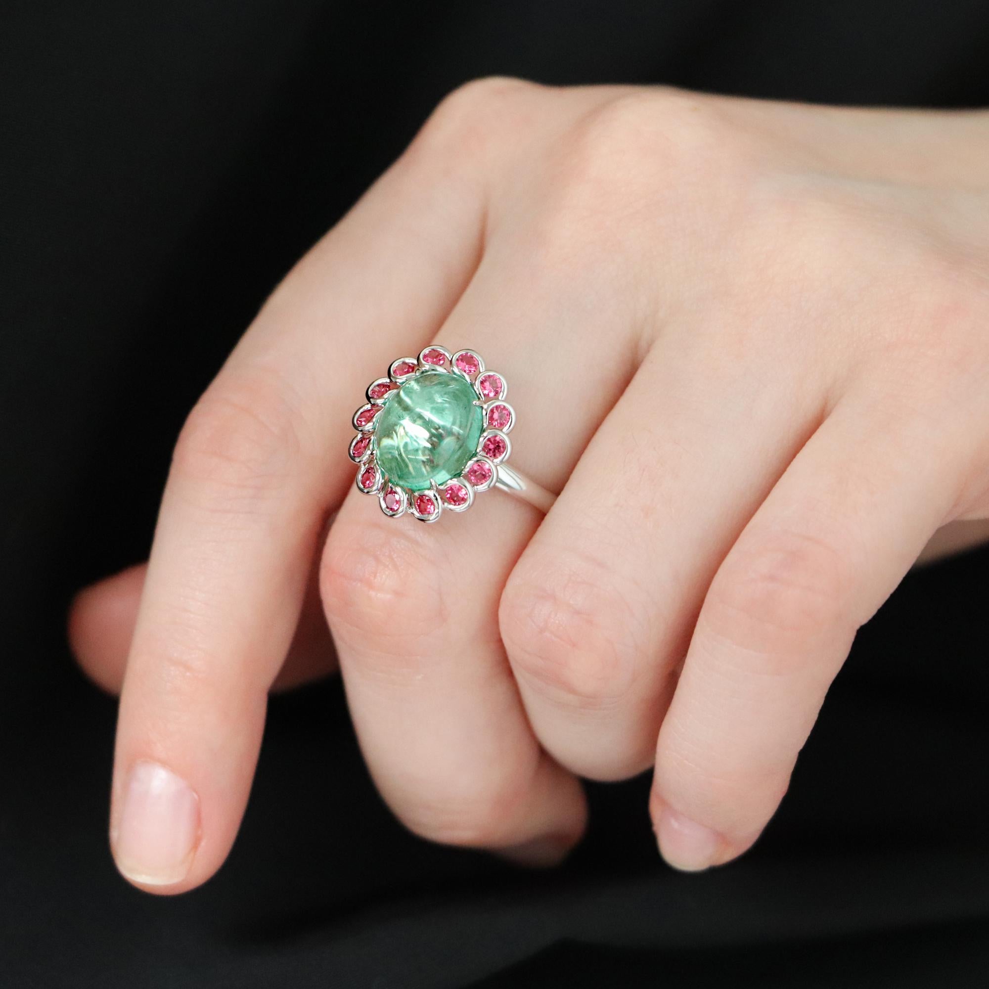 Oval Cut 3.74 Ct Russian Emerald Cabochon and Spinel 18K Gold Ring For Sale