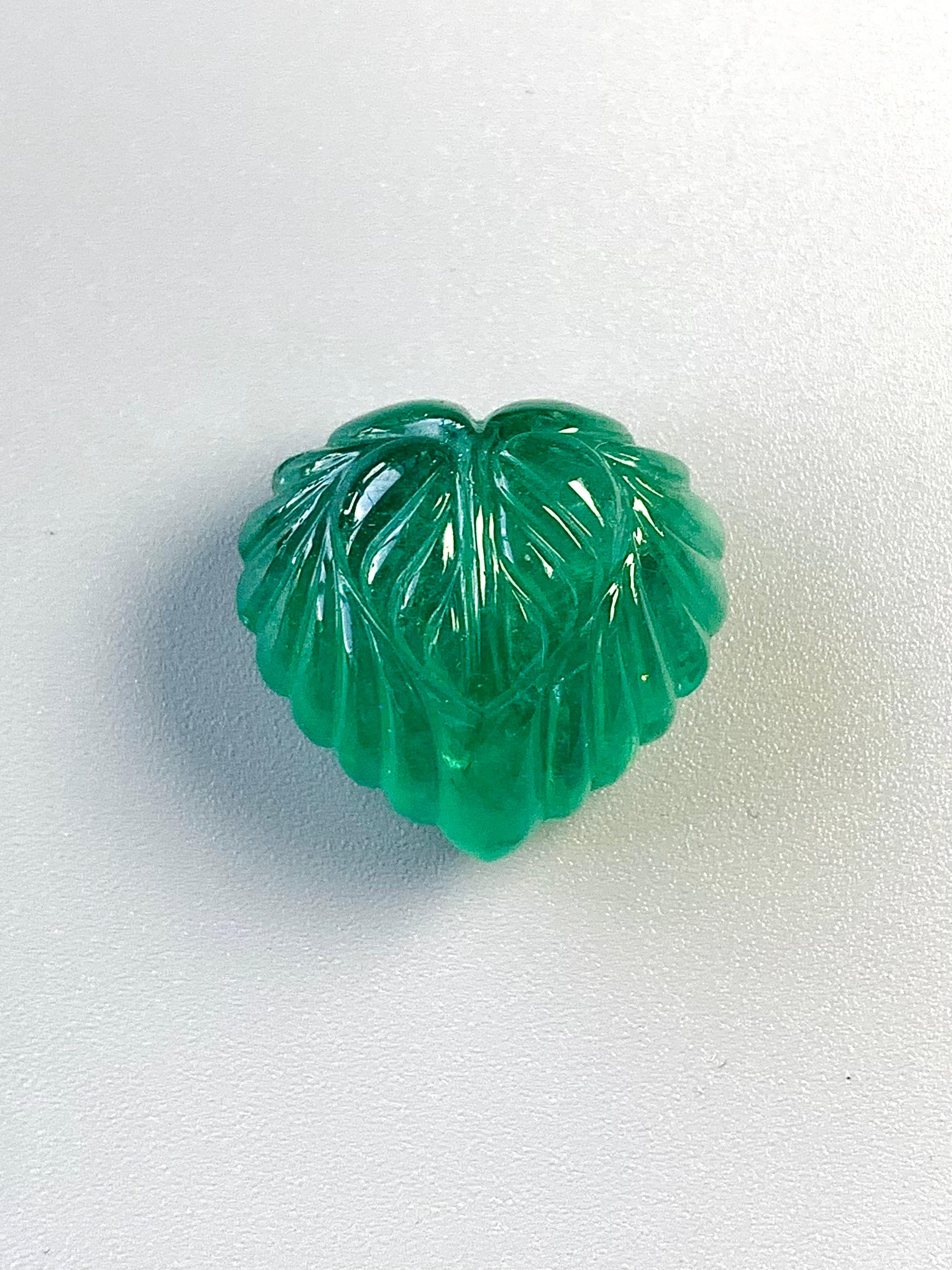 EMA162
Guild Zertifikat Natural Emerald Carving Intensive grüne Farbe Sambia  Edelstein
EDELSTEINBESCHREIBUNG
Spezies:  Natürlicher Beryll
Sorte: Natürlicher Smaragd
Gewicht: 37,44ct
Farbe: Intensives Grün 
Schnitt:  Ausgezeichnet
Klarheit:  