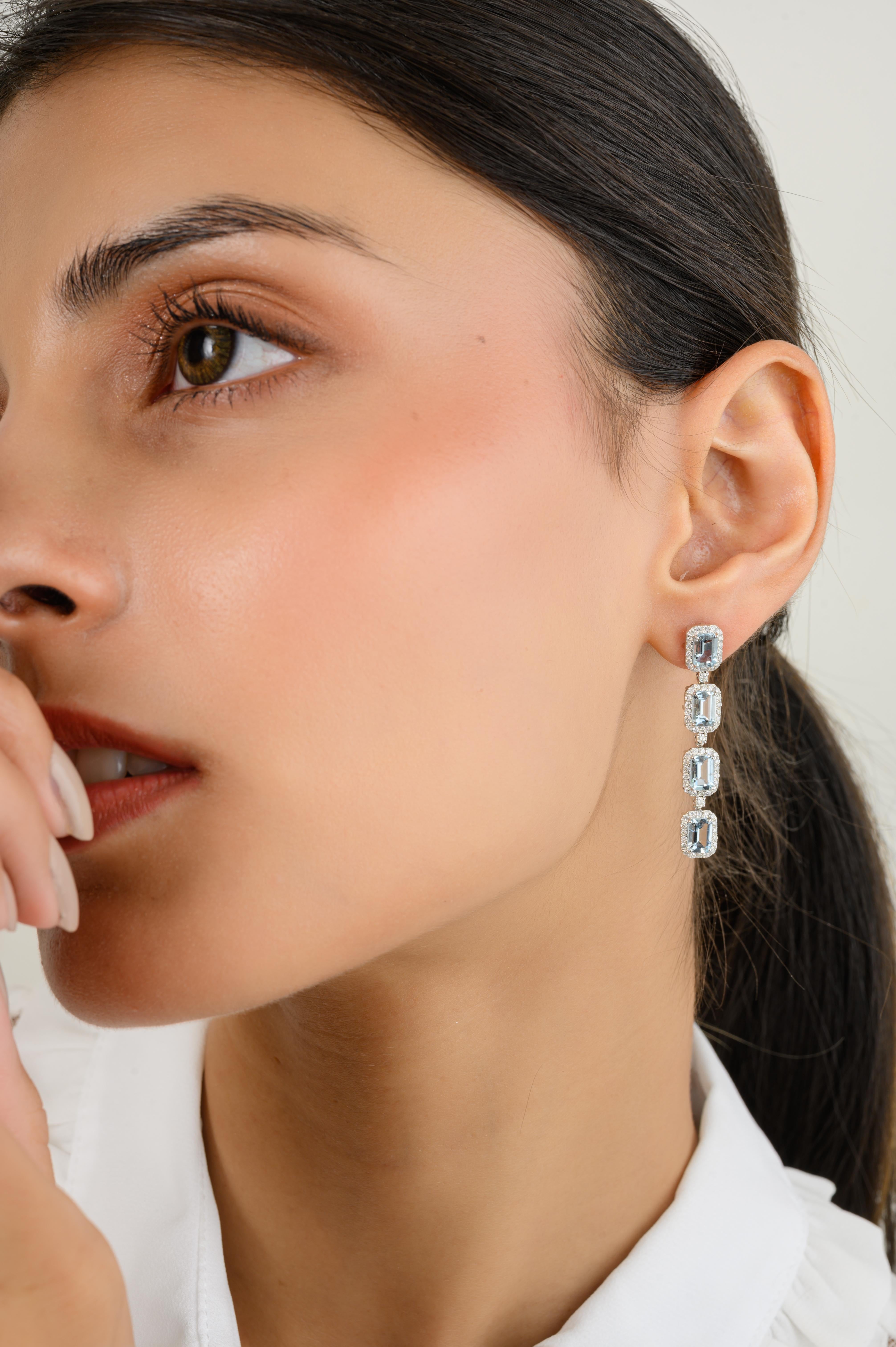 3,75 Karat Aquamarin Diamant Halo Long Dangle Ohrringe in 18K Gold, um eine Aussage mit Ihrem Look zu machen. Um mit Ihrem Look ein Statement zu setzen, brauchen Sie baumelnde Tropfenohrringe. Diese Ohrringe mit einem Aquamarin im Achteckschliff und