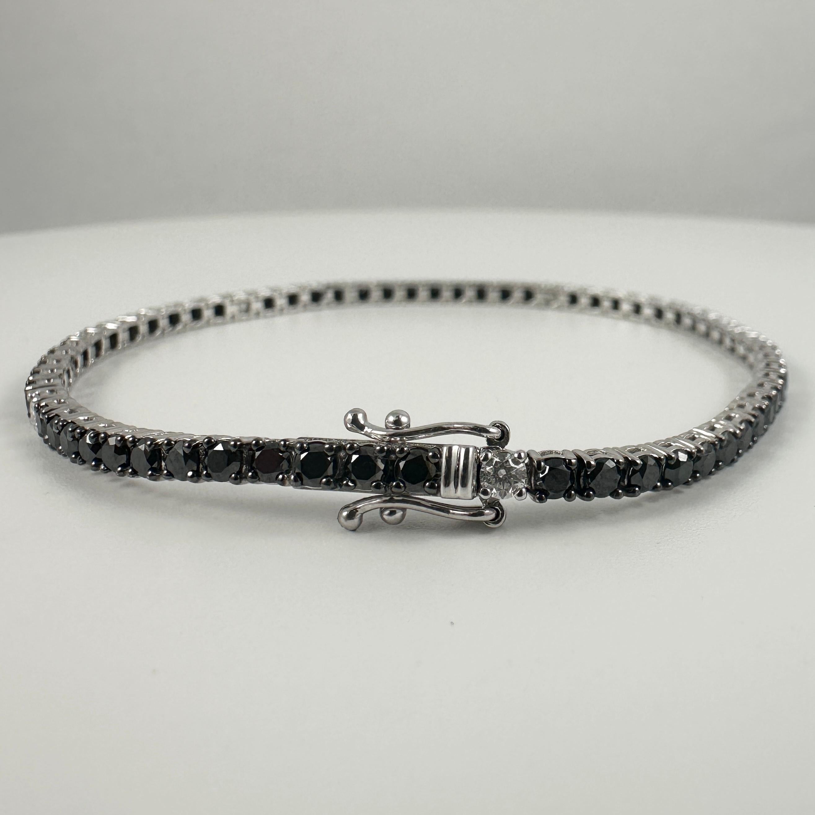 Bracciale tennis con diamanti bianchi e neri da 3,75 carati in oro bianco 14 carati in vendita 2