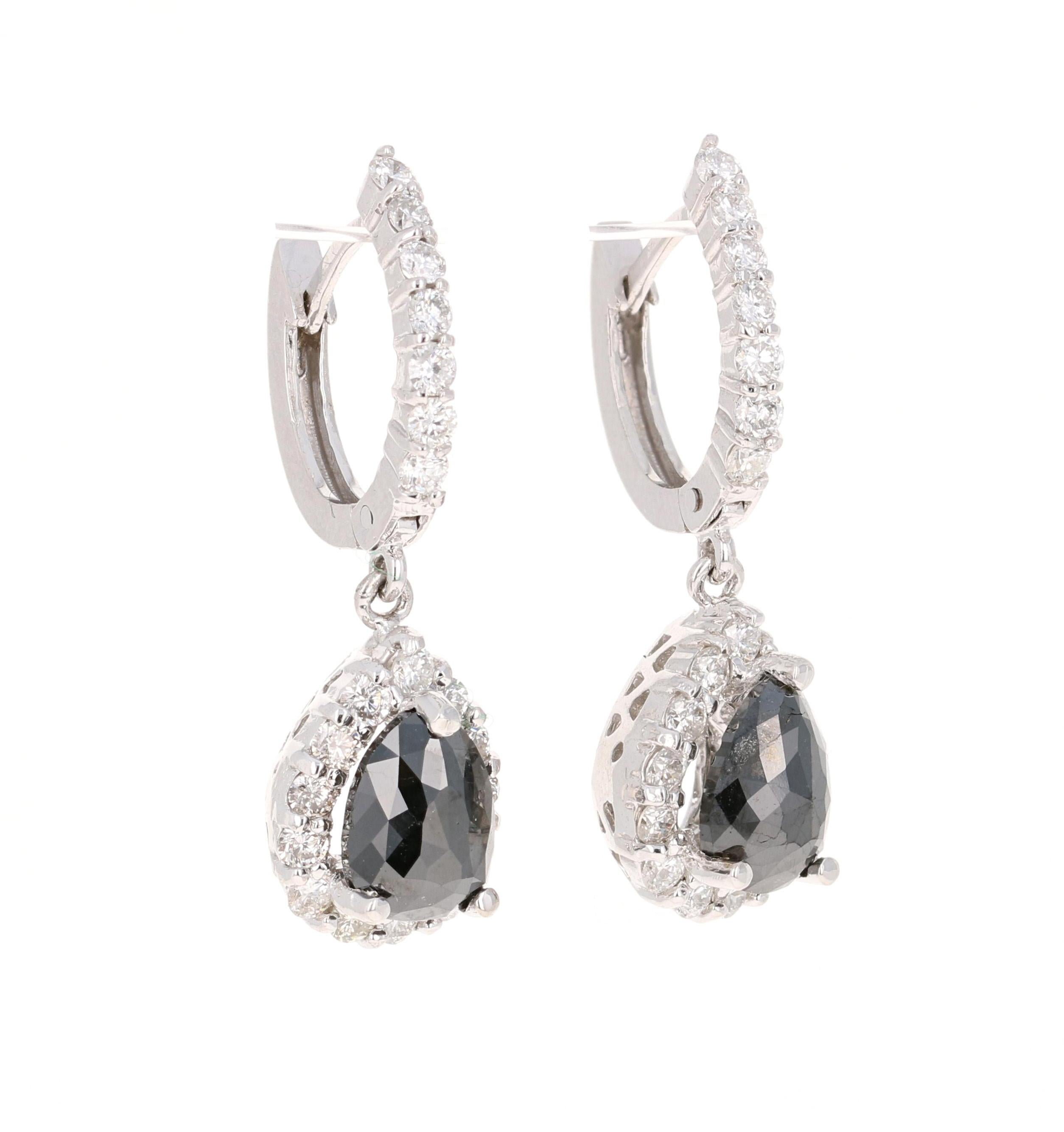 Contemporain Boucles d'oreilles pendantes en or blanc avec diamant noir de 3,75 carats en vente