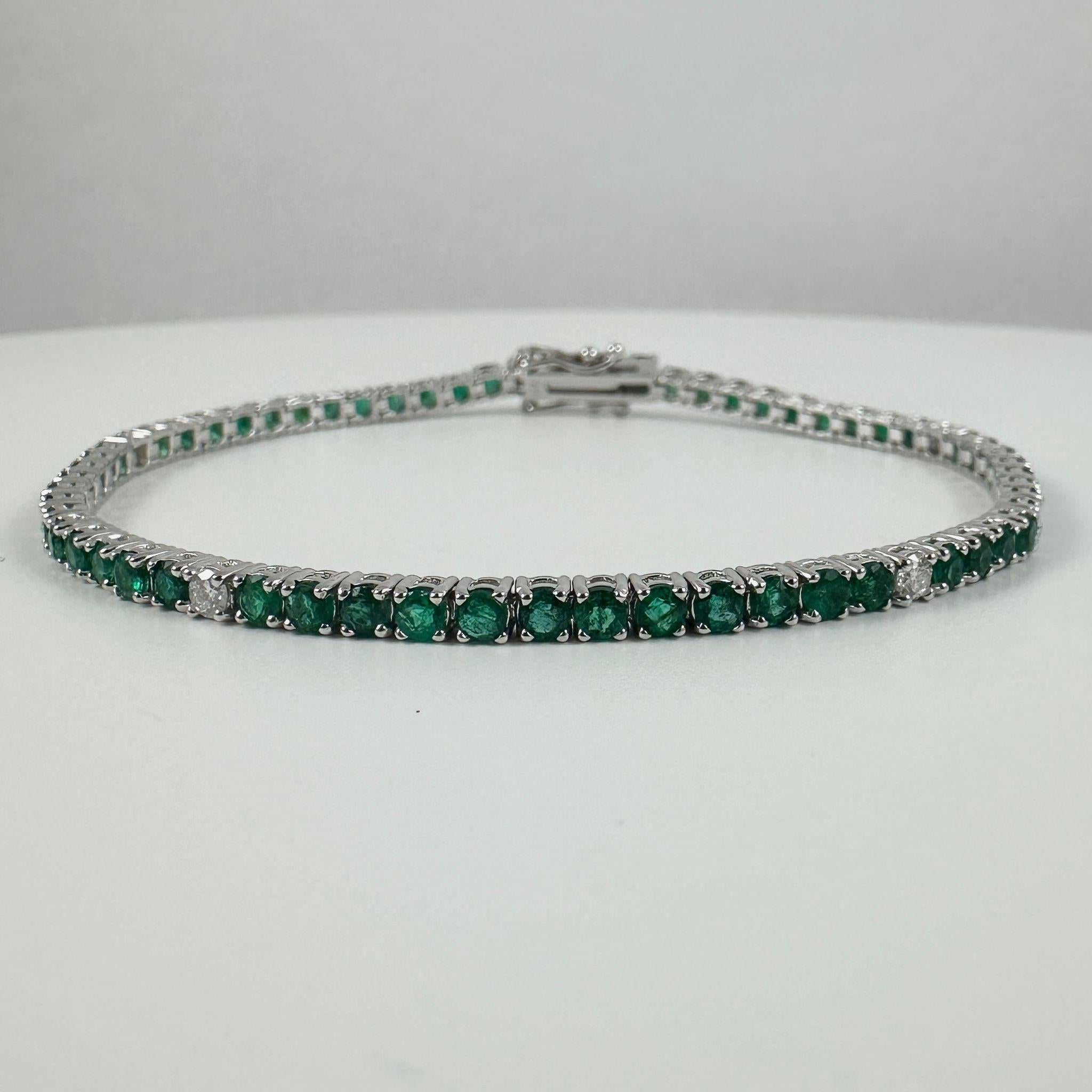 Bracciale Tennis con smeraldo e diamanti da 3,75 carati in oro bianco 14K in vendita 1