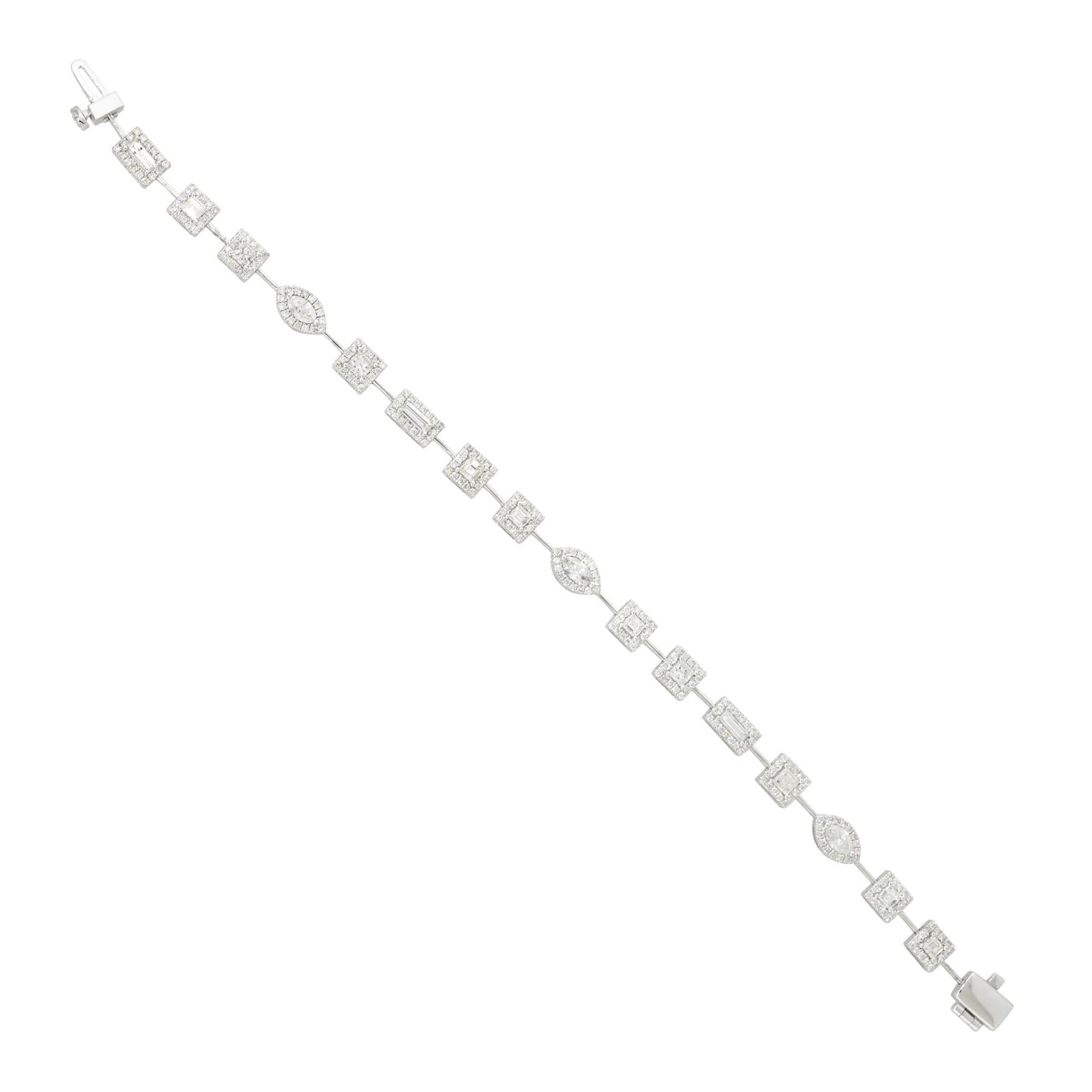 Bracelet en or 18 carats avec halo de diamants de formes multiples de 3,75 carats Pour femmes en vente