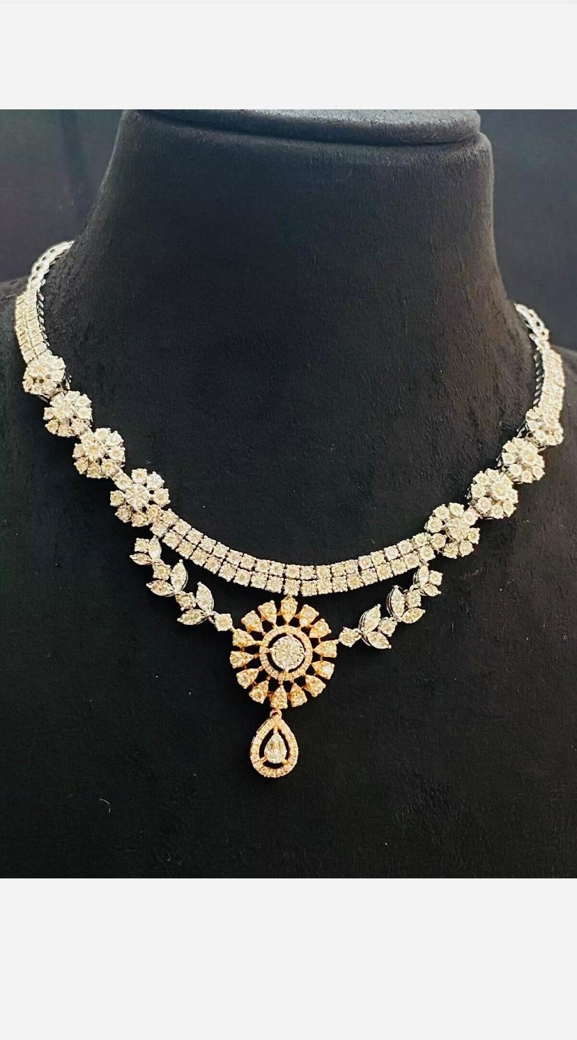 Collier en or rose/blanc avec diamants naturels de 3,75 carats Neuf - En vente à Massafra, IT
