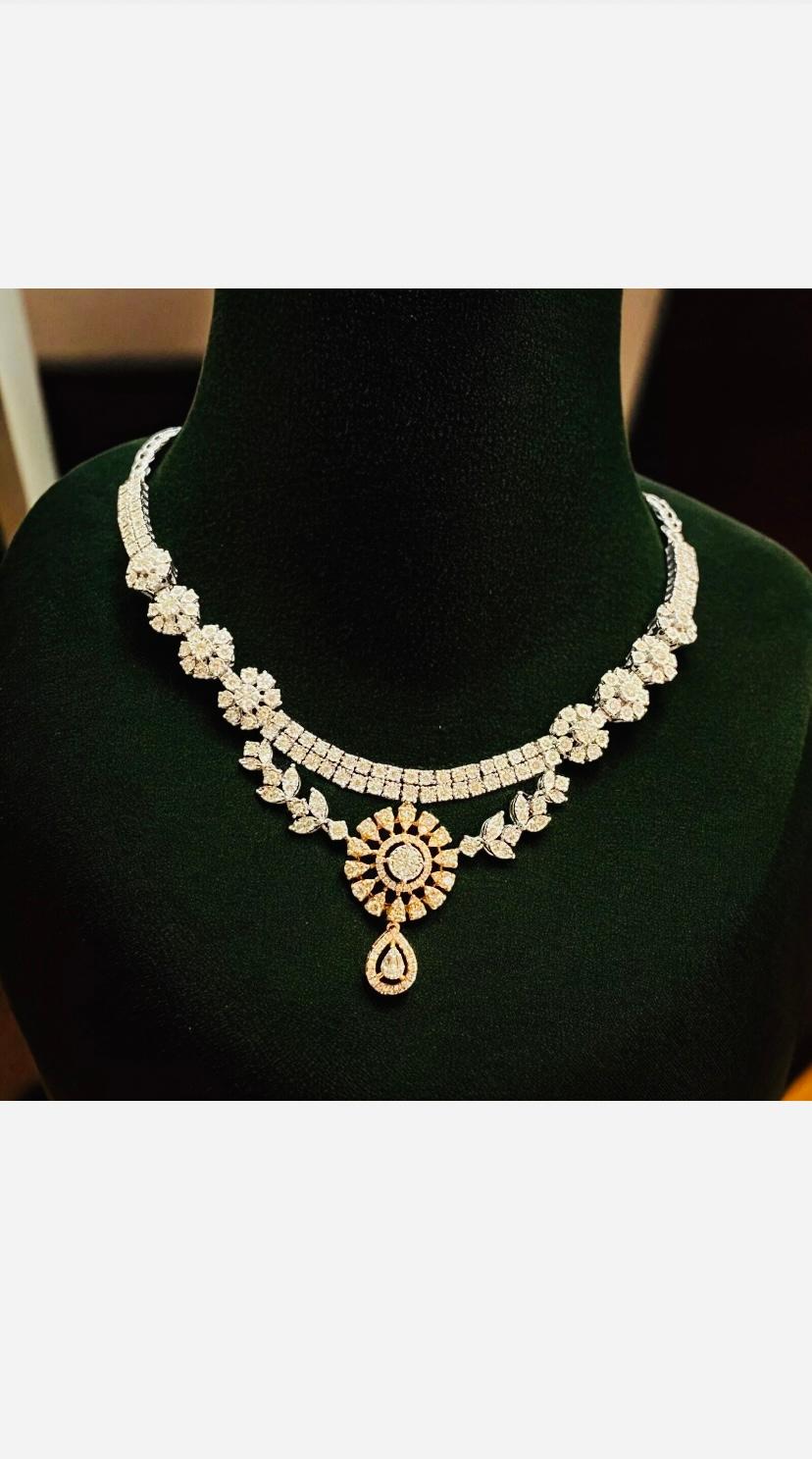 Collier en or rose/blanc avec diamants naturels de 3,75 carats Pour femmes en vente