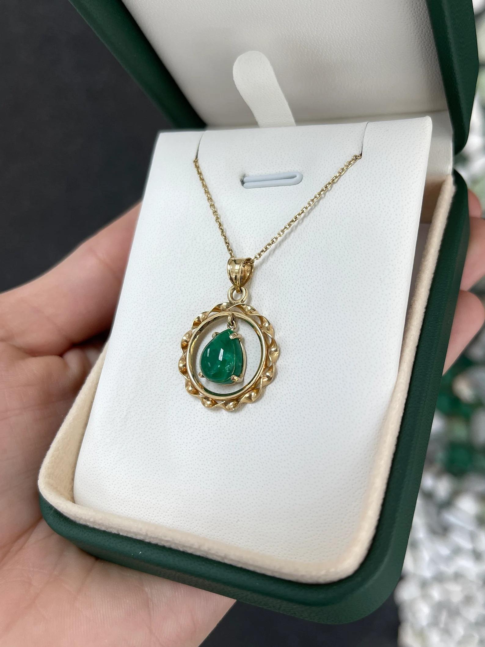 3.75 Carat Natural Emerald Cabochon Vintage Open Circle Solitaire Pendant 14K In New Condition For Sale In Jupiter, FL