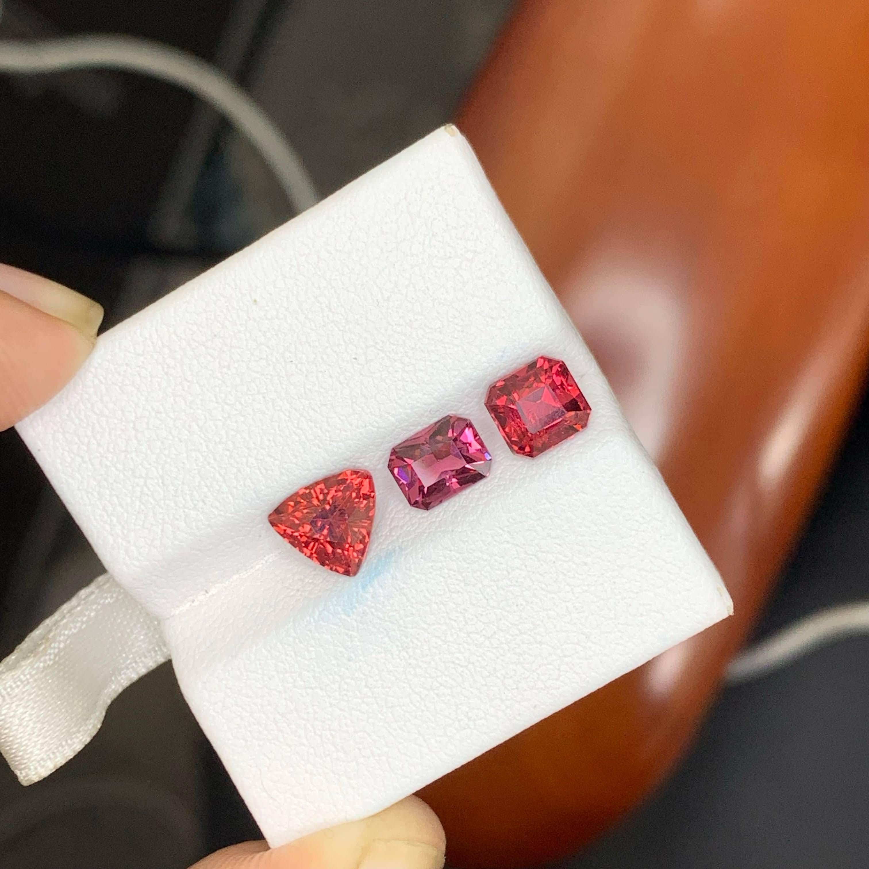 Taglio misto 3.75 Carat Natural Loose 3 Piece Garnet Stones Mix Cut African Gemstones in vendita