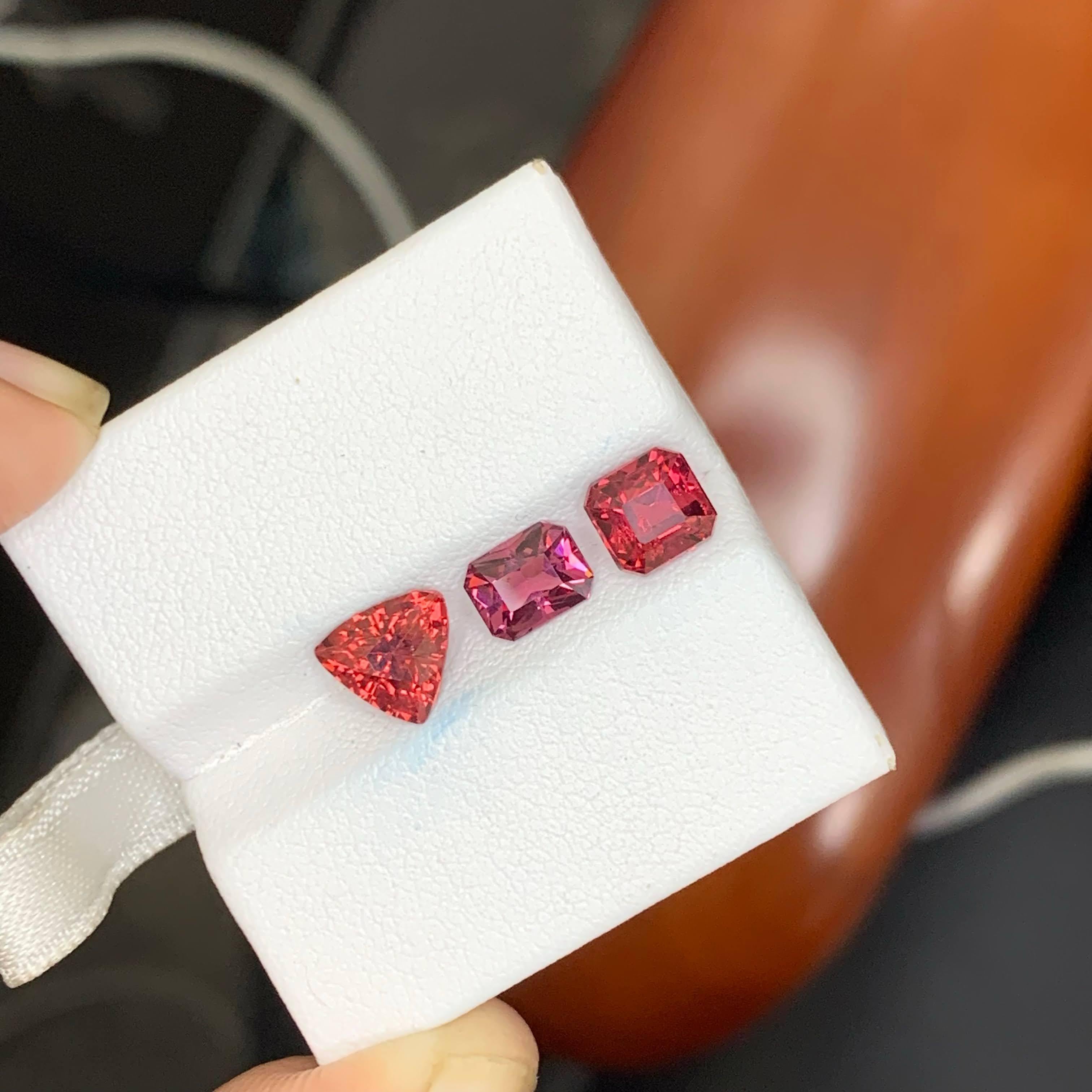 3.75 Carat Natural Loose 3 Piece Garnet Stones Mix Cut African Gemstones In condizioni Nuovo in vendita a Bangkok, TH