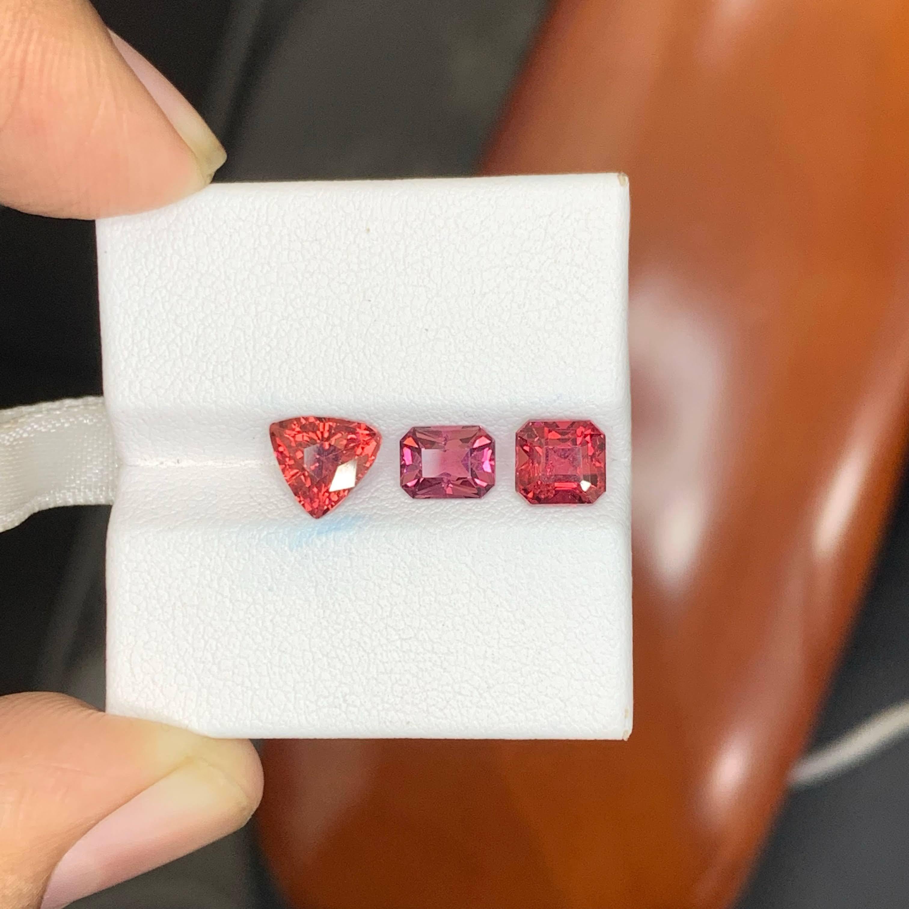 da uomo o donna 3.75 Carat Natural Loose 3 Piece Garnet Stones Mix Cut African Gemstones in vendita