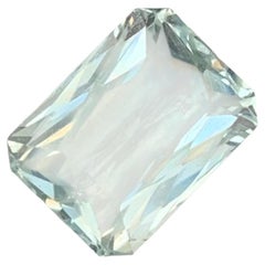 3.75 Carat Natural Loose Aquamarine Emerald Shape Gemstone