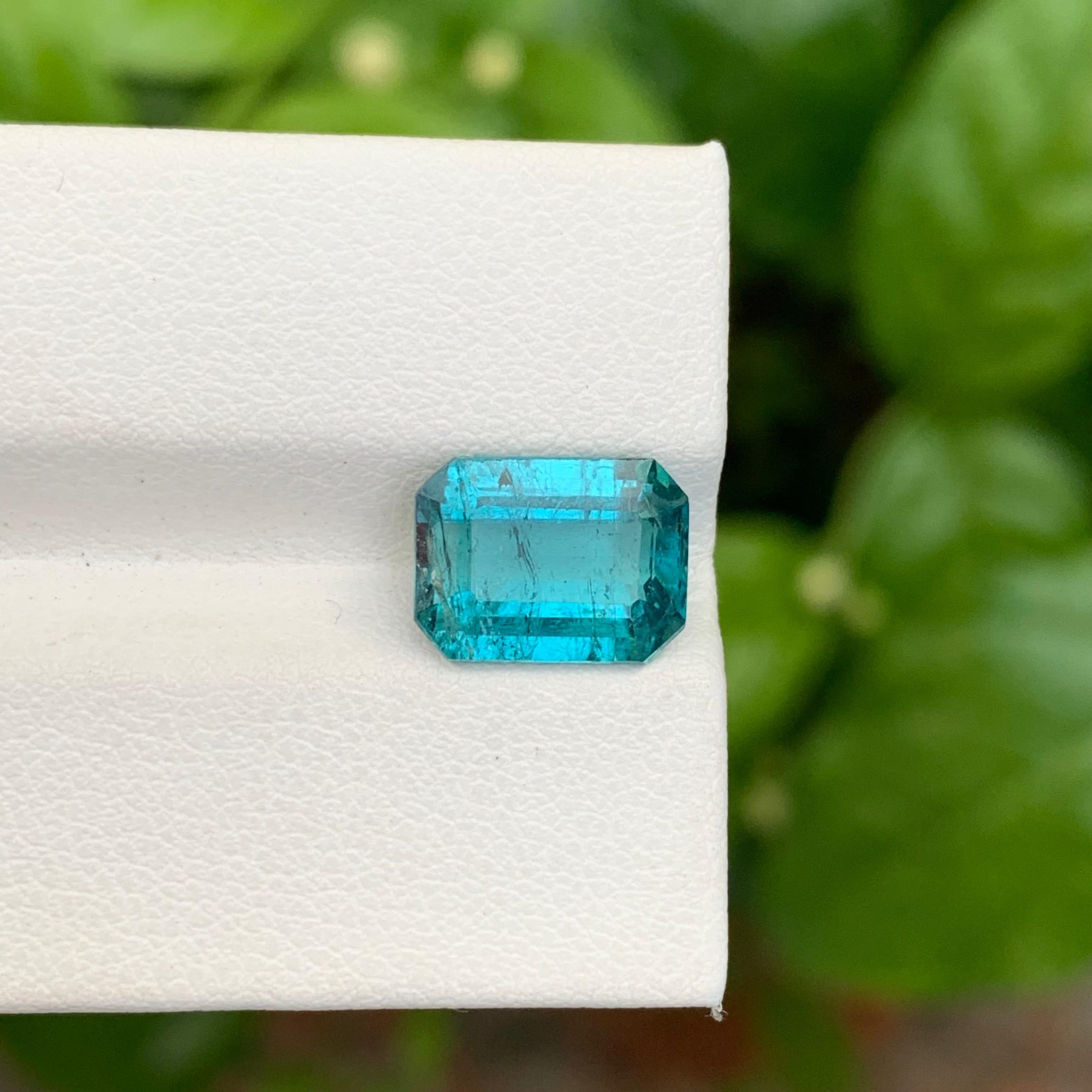 Arts and Crafts Pierre précieuse non incluse, tourmaline bleue naturelle de 3,75 carats en forme d'émeraude en vente