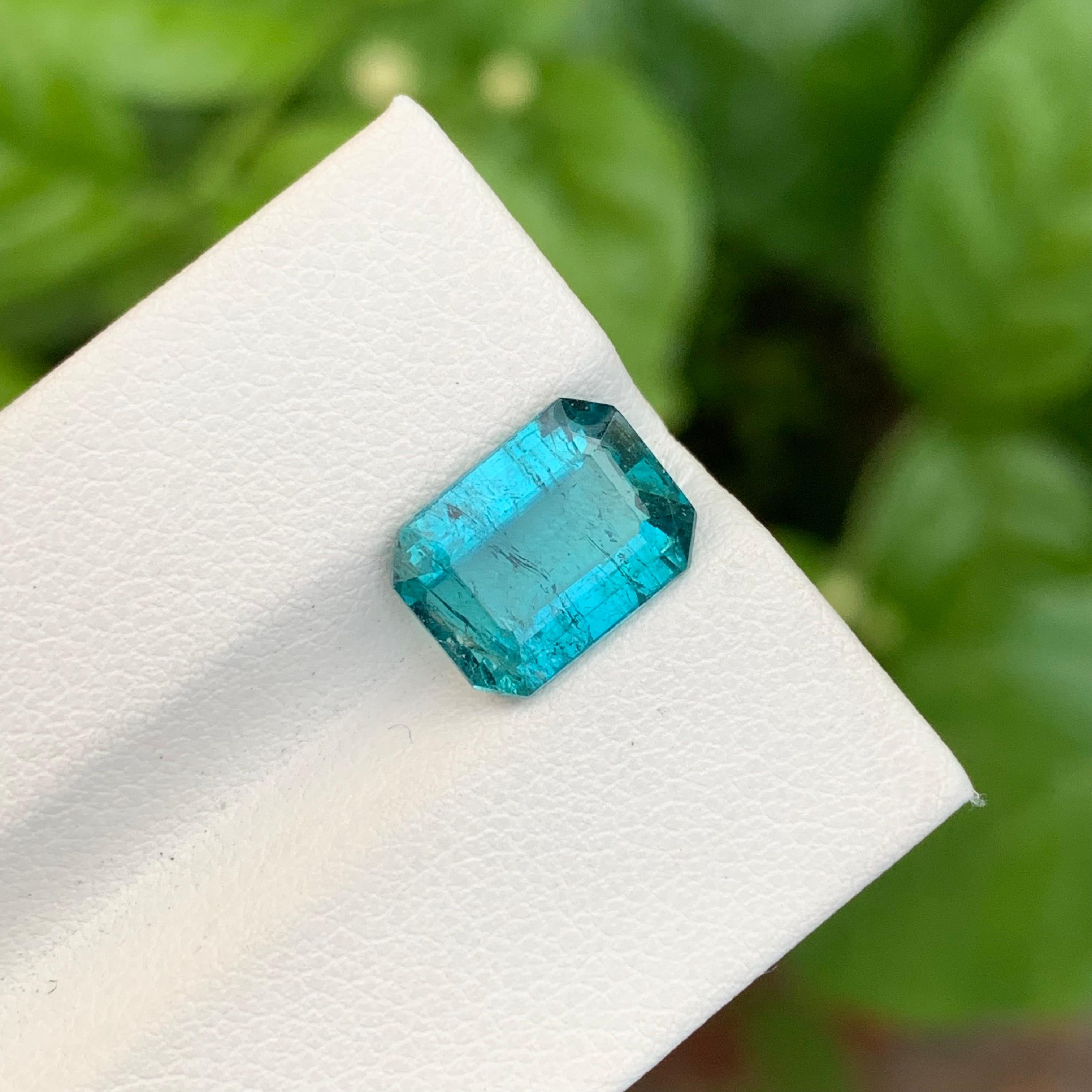 Pierre précieuse non incluse, tourmaline bleue naturelle de 3,75 carats en forme d'émeraude Unisexe en vente