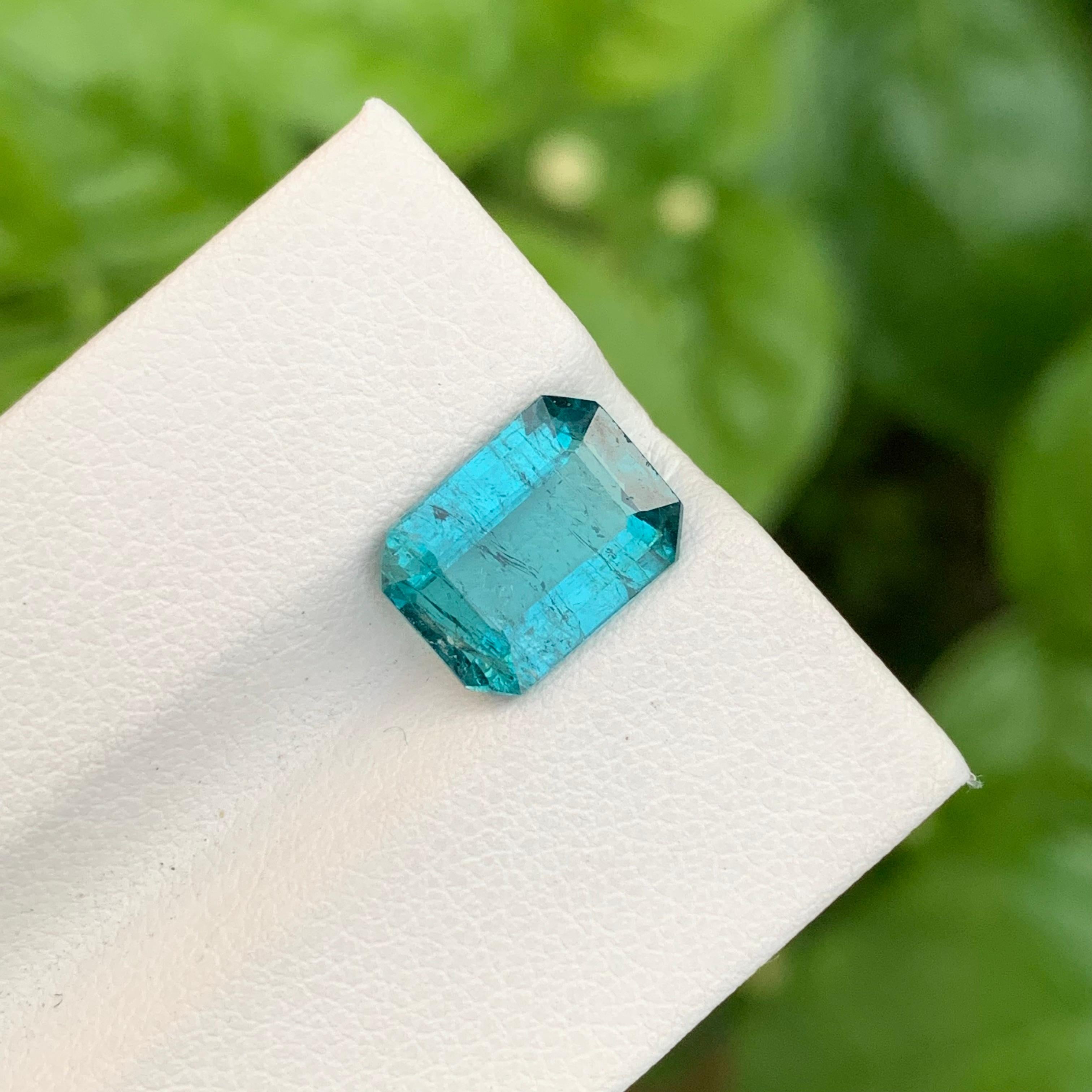 Pierre précieuse non incluse, tourmaline bleue naturelle de 3,75 carats en forme d'émeraude en vente 1