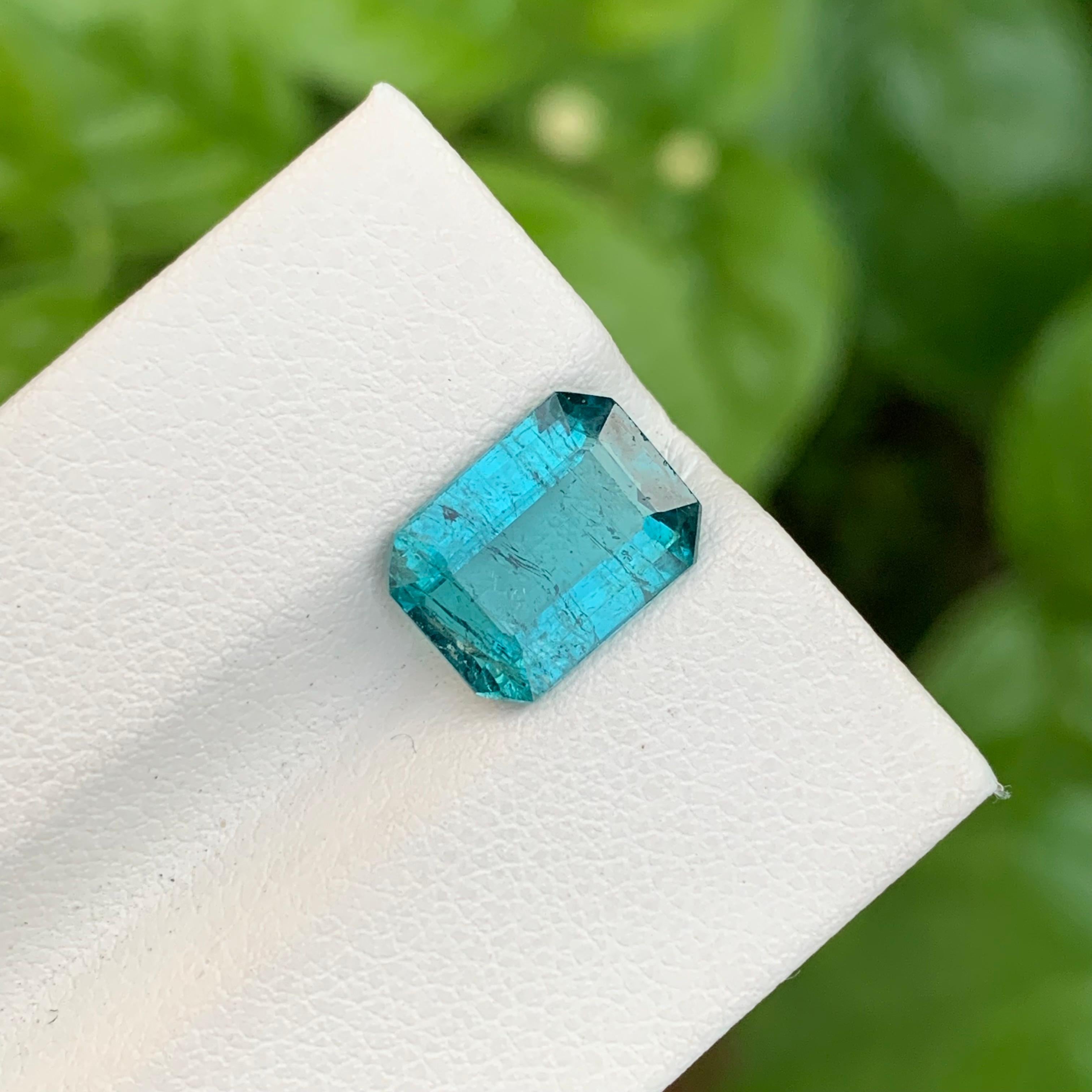 Pierre précieuse non incluse, tourmaline bleue naturelle de 3,75 carats en forme d'émeraude en vente 2