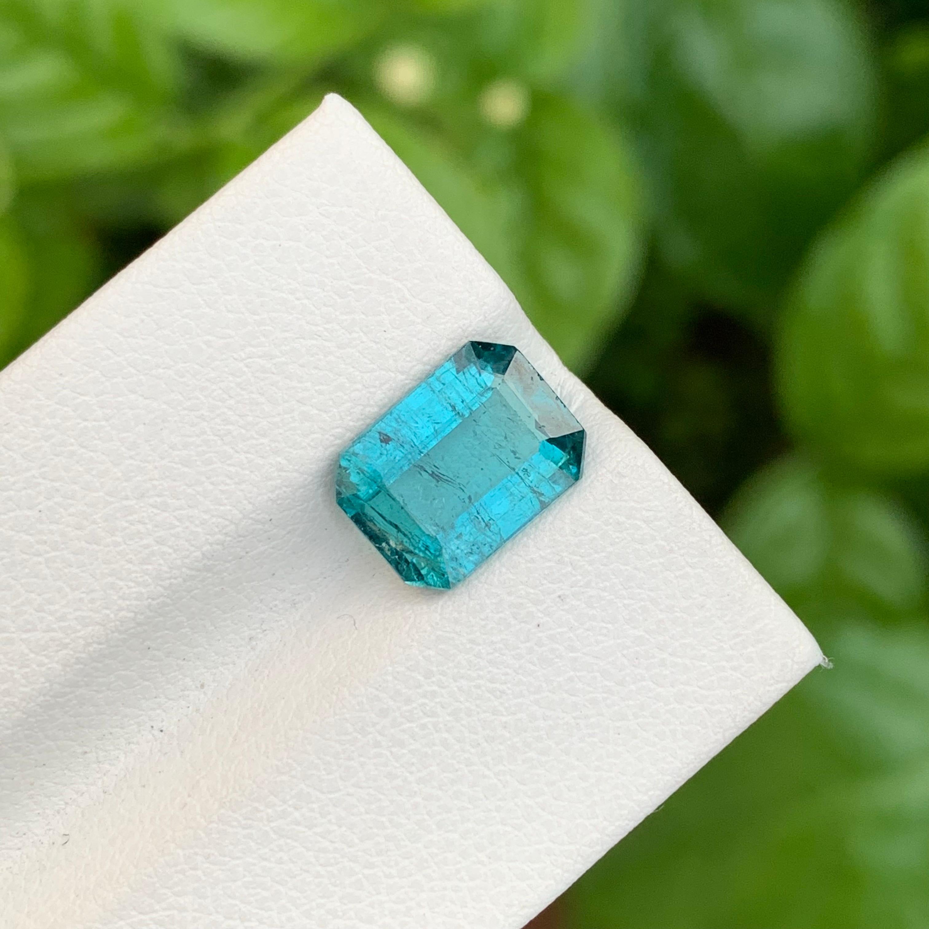 Pierre précieuse non incluse, tourmaline bleue naturelle de 3,75 carats en forme d'émeraude en vente 3
