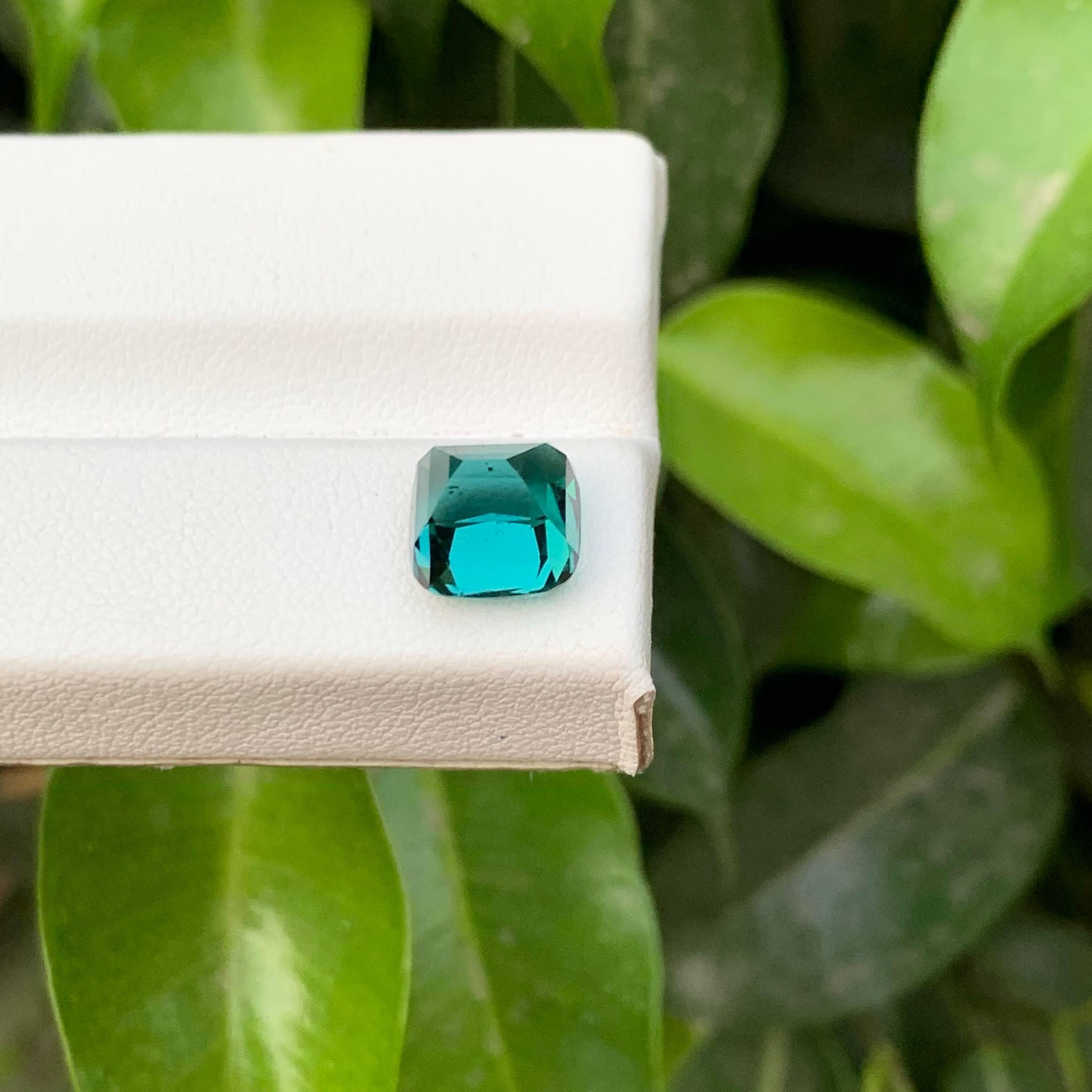 Moderne 3.75 Carat Natural Loose Lagoon Blue Tourmaline Cushion Cut Afghan Gemstone (pierre précieuse afghane) en vente