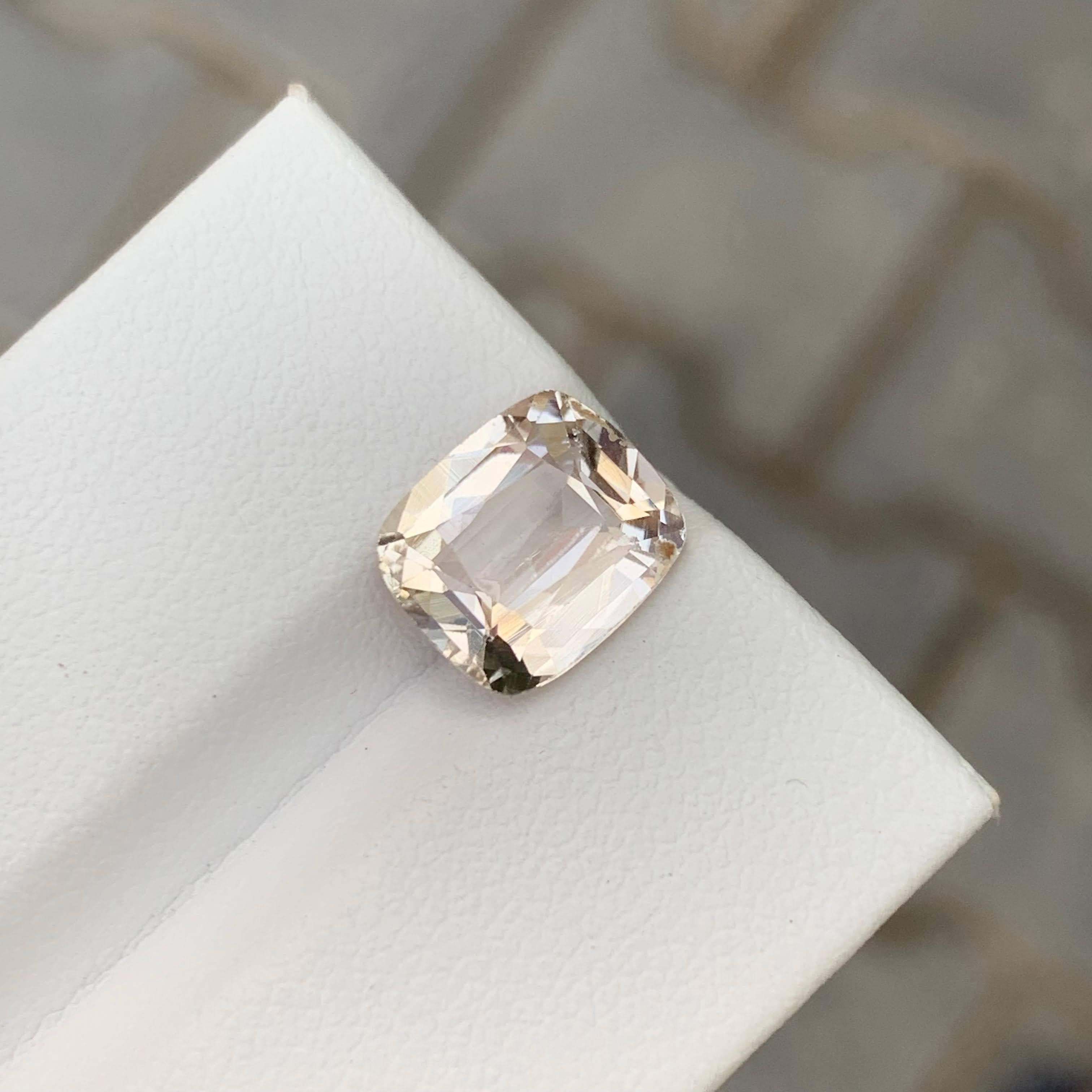 3.75 Carat Natural Loose Peach Topaz Stone Cushion Cut Pakistani Gemstone (pierre pakistanaise taillée en coussin) en vente 5