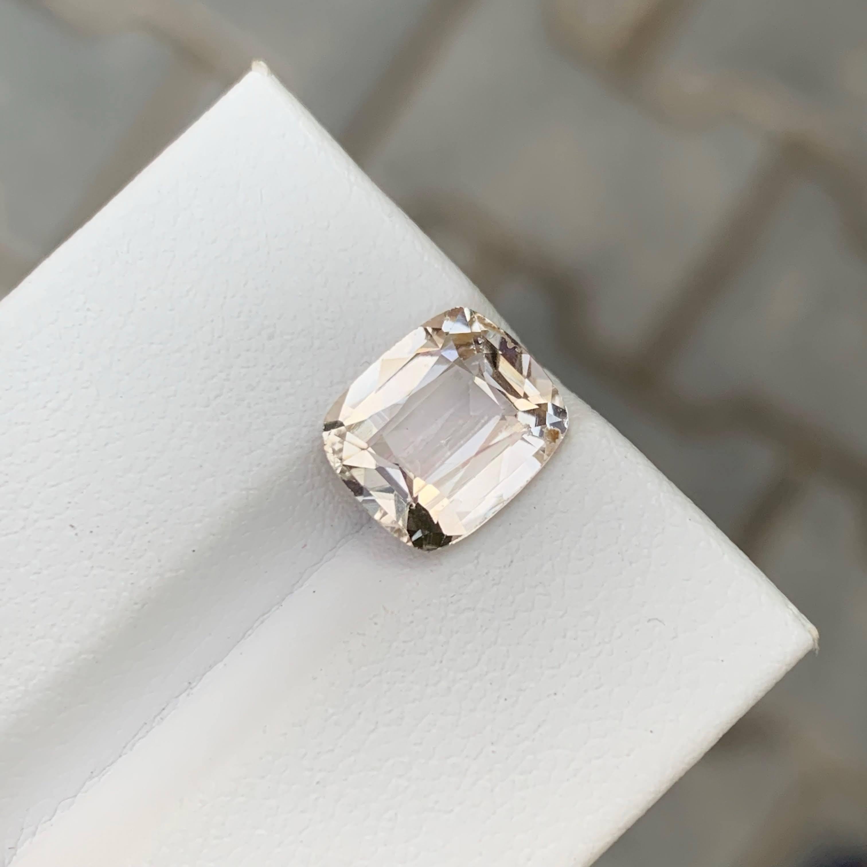 Taille coussin 3.75 Carat Natural Loose Peach Topaz Stone Cushion Cut Pakistani Gemstone (pierre pakistanaise taillée en coussin) en vente