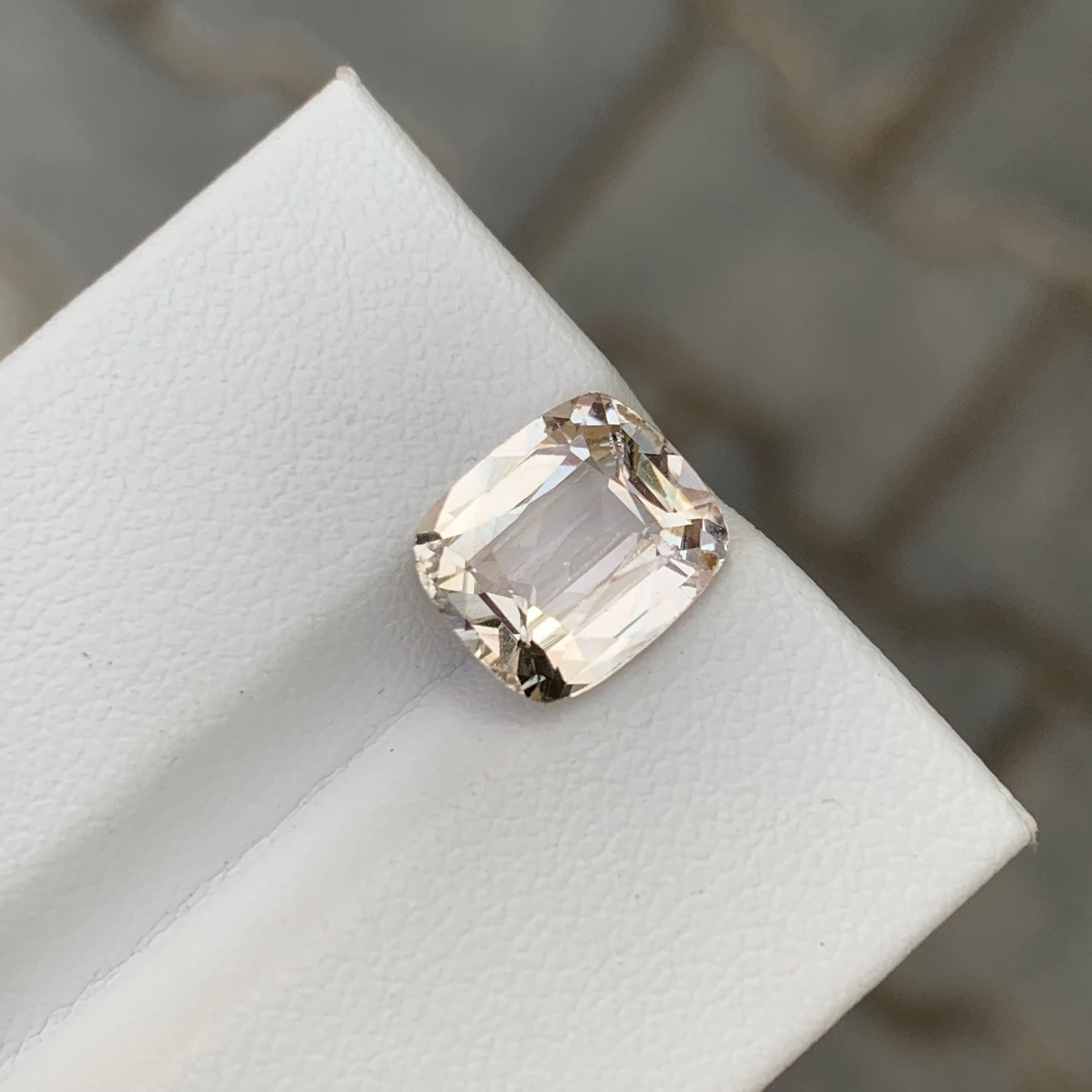 3.75 Carat Natural Loose Peach Topaz Stone Cushion Cut Pakistani Gemstone (pierre pakistanaise taillée en coussin) en vente 1