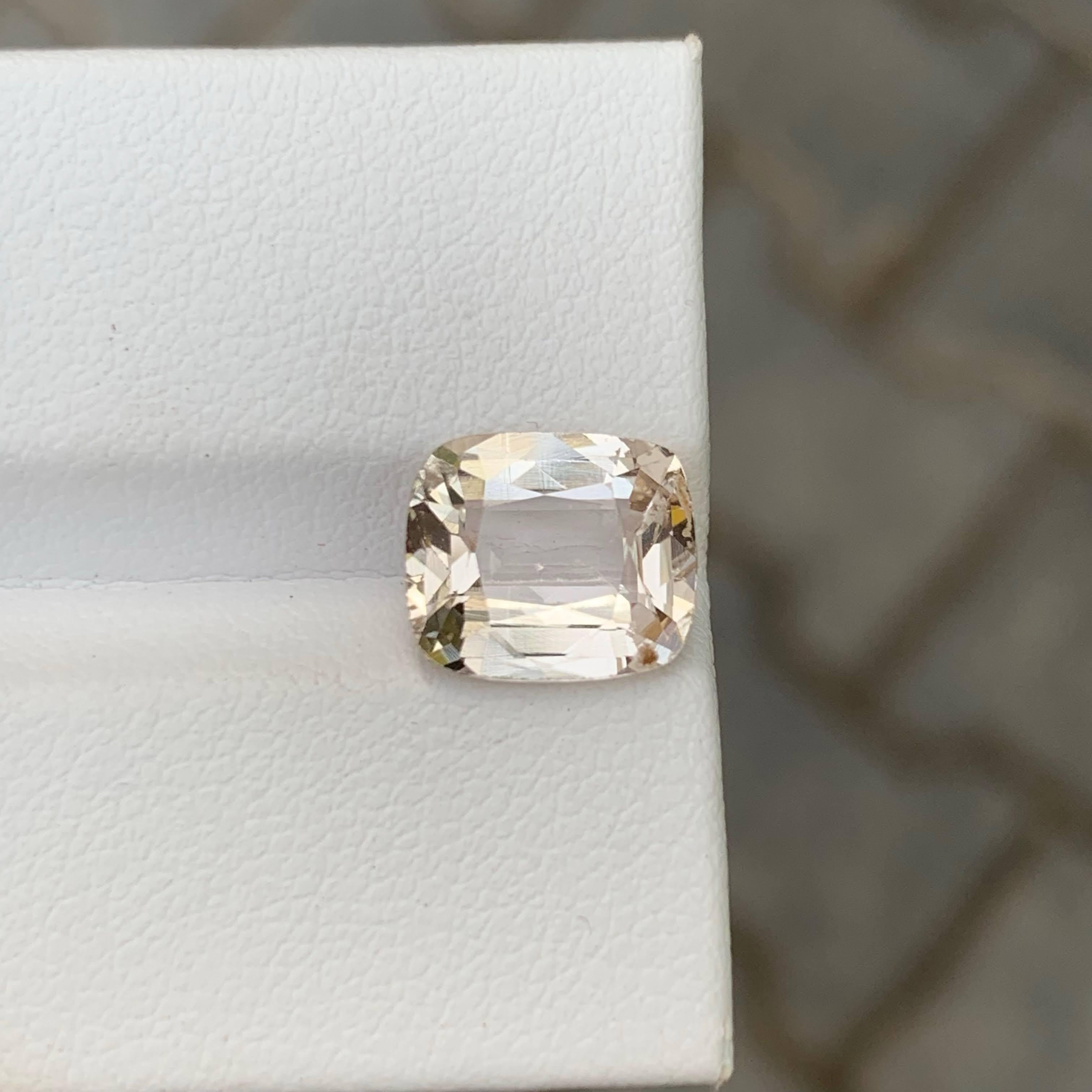 3.75 Carat Natural Loose Peach Topaz Stone Cushion Cut Pakistani Gemstone (pierre pakistanaise taillée en coussin) en vente 2