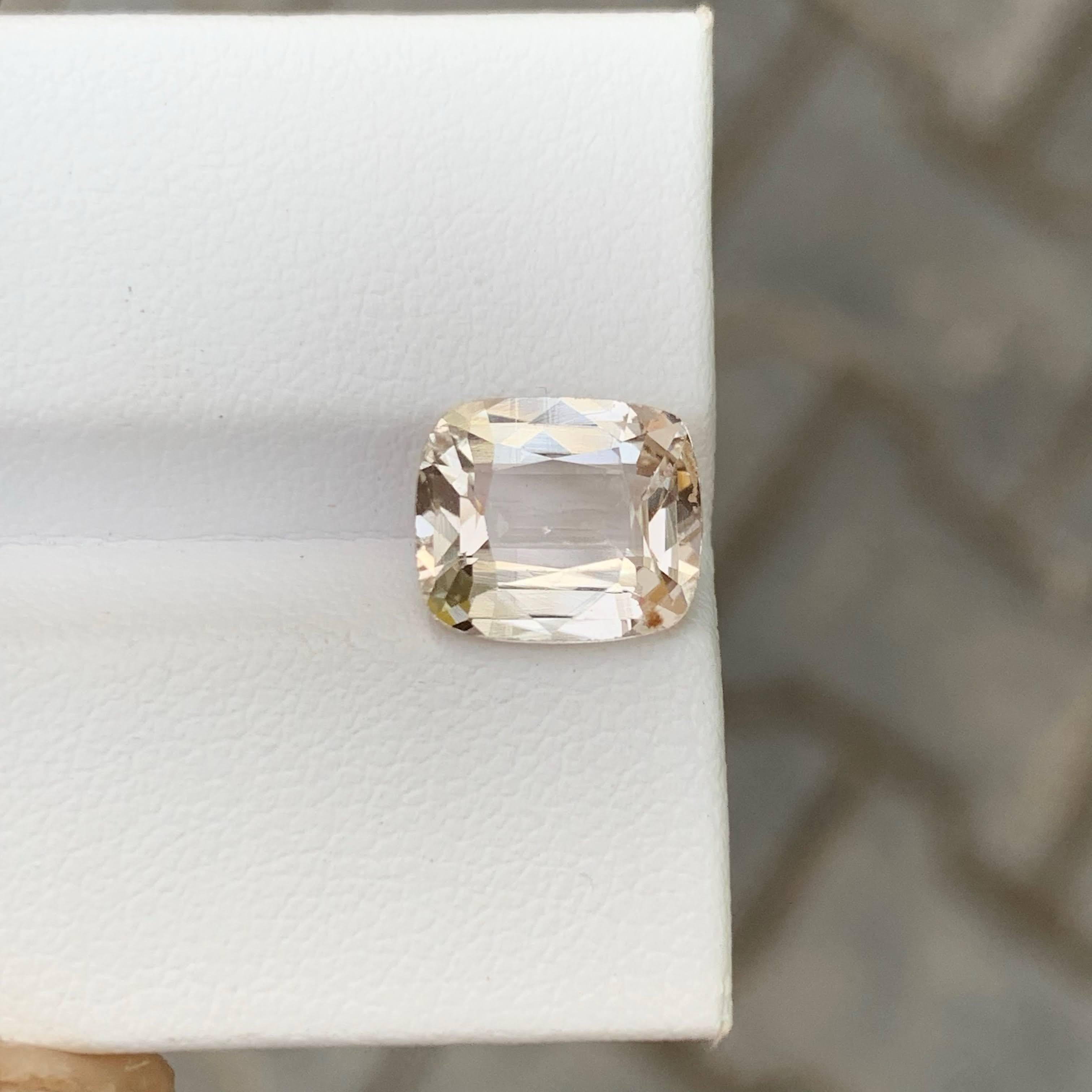 3.75 Carat Natural Loose Peach Topaz Stone Cushion Cut Pakistani Gemstone (pierre pakistanaise taillée en coussin) en vente 3