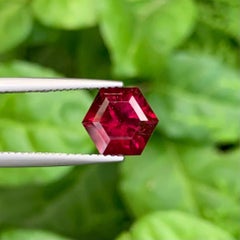 3,75 Carati di Granato Rosso Vibrante Naturale Sciolto Taglio Esagonale Gemma Tanzaniana
