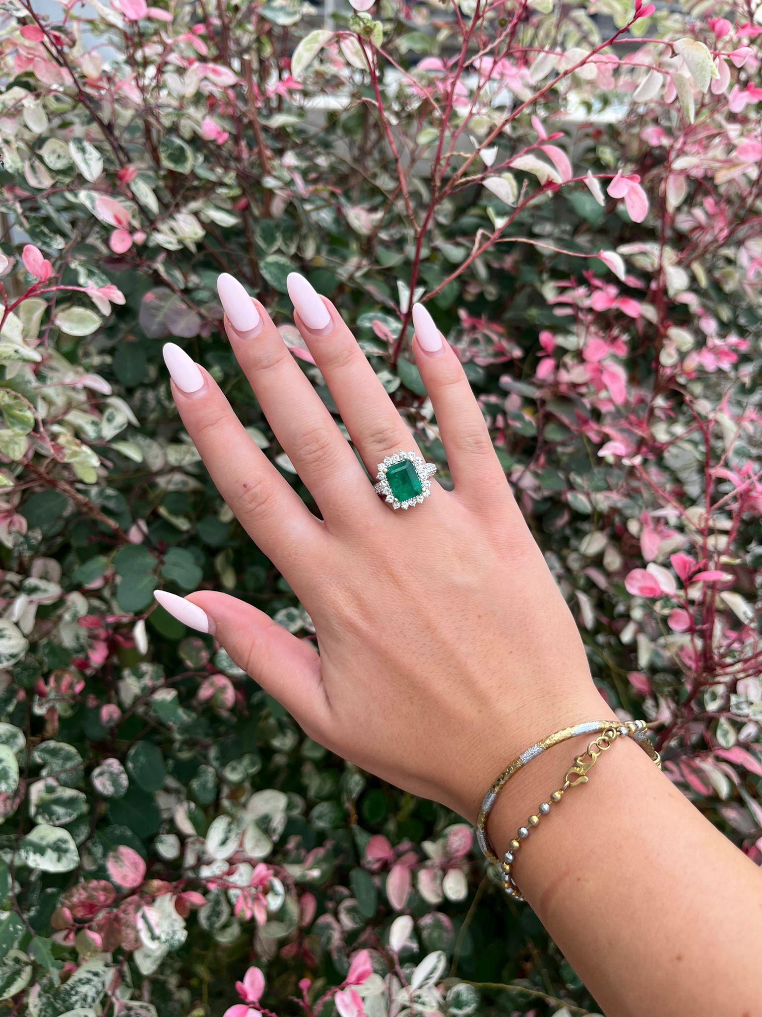 Anello con smeraldo verde naturale da 3,75 carati, diamanti bianchi naturali, anello da donna in vendita 1