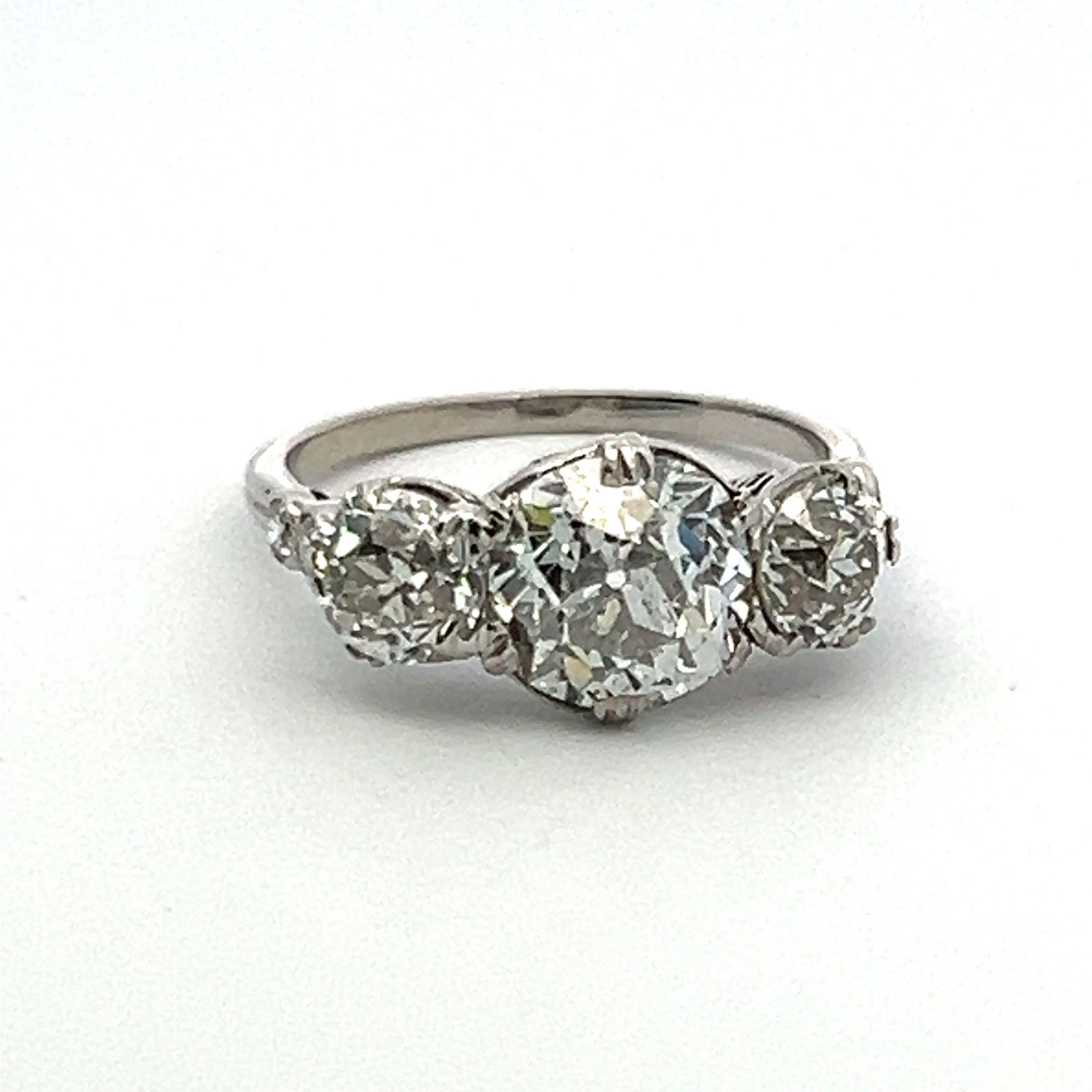 Bague à trois pierres I-H-F SI1 avec diamants de 3,75 carats de taille européenne ancienne en vente 3