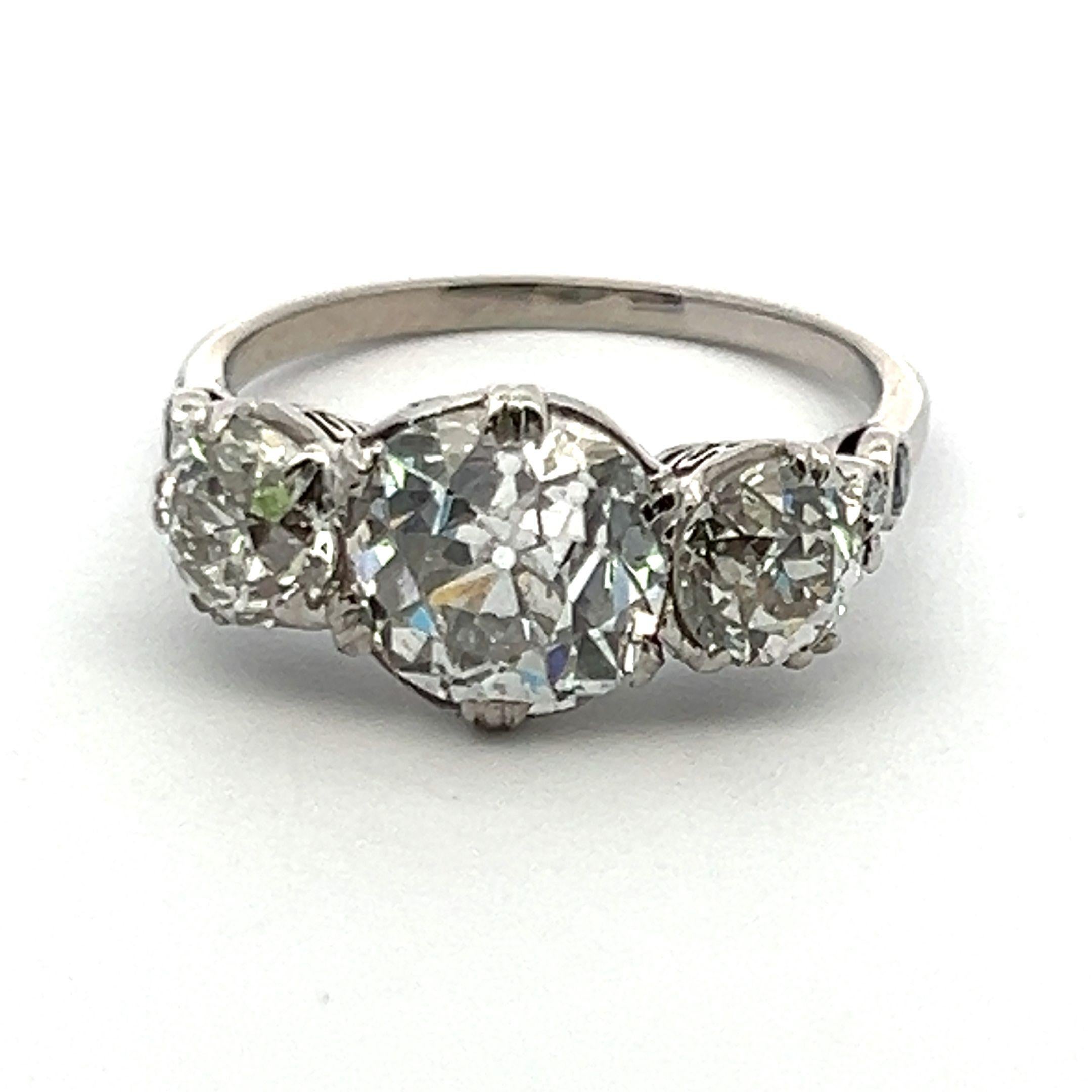 Bague à trois pierres I-H-F SI1 avec diamants de 3,75 carats de taille européenne ancienne en vente 4