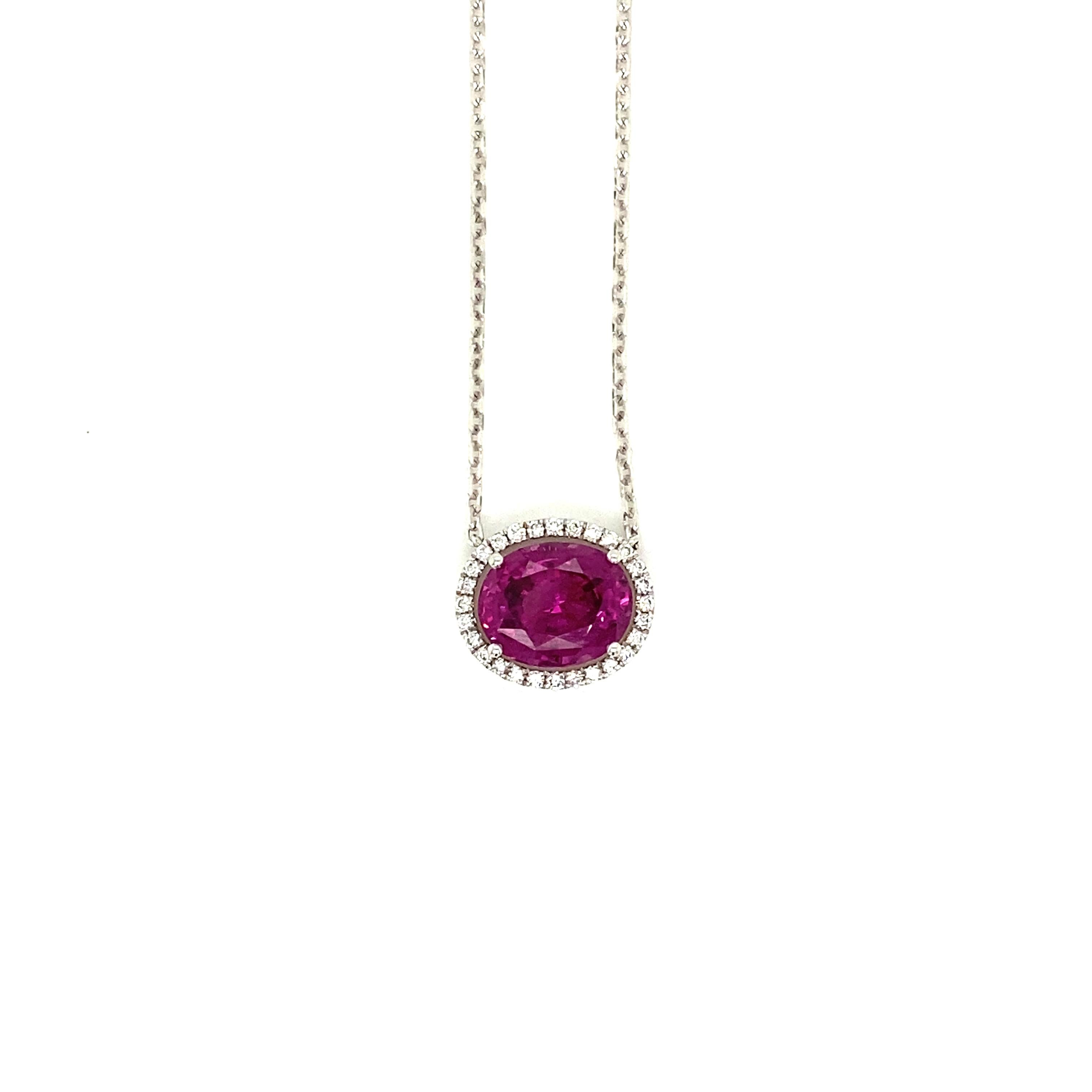 Contemporary 3.75Carat Pink-Purple Garnet and Diamond Pendant Necklace For Sale