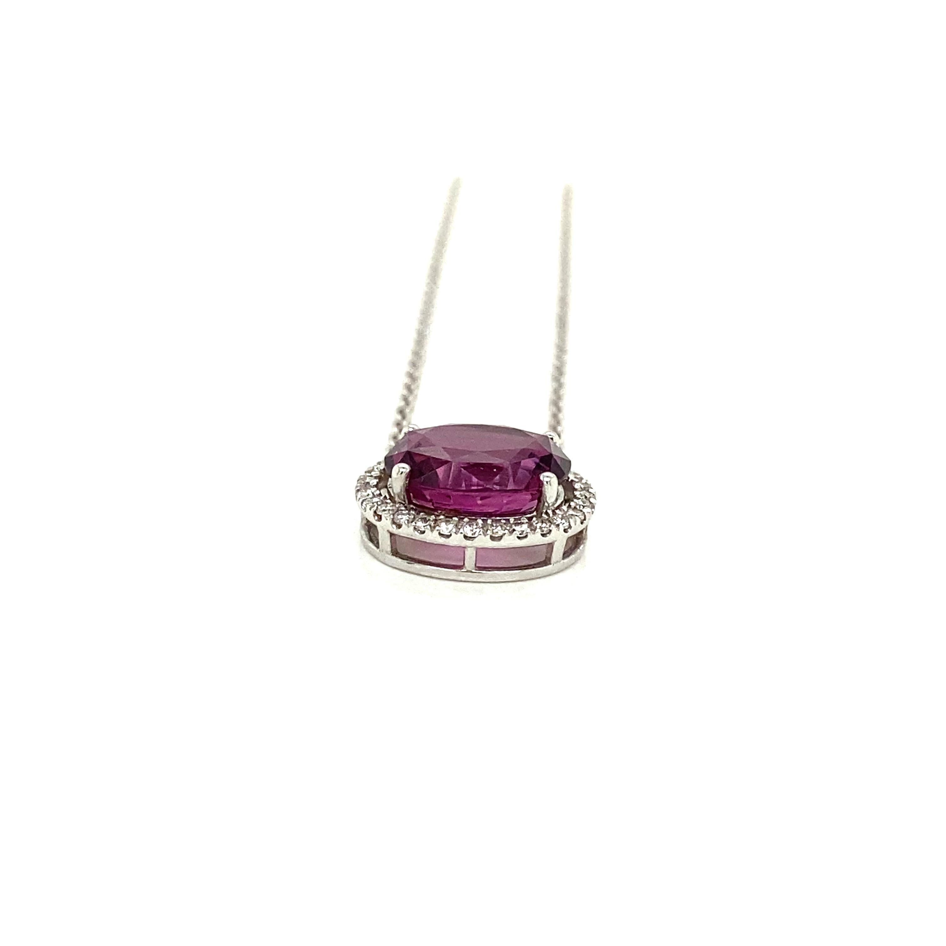 Oval Cut 3.75Carat Pink-Purple Garnet and Diamond Pendant Necklace For Sale