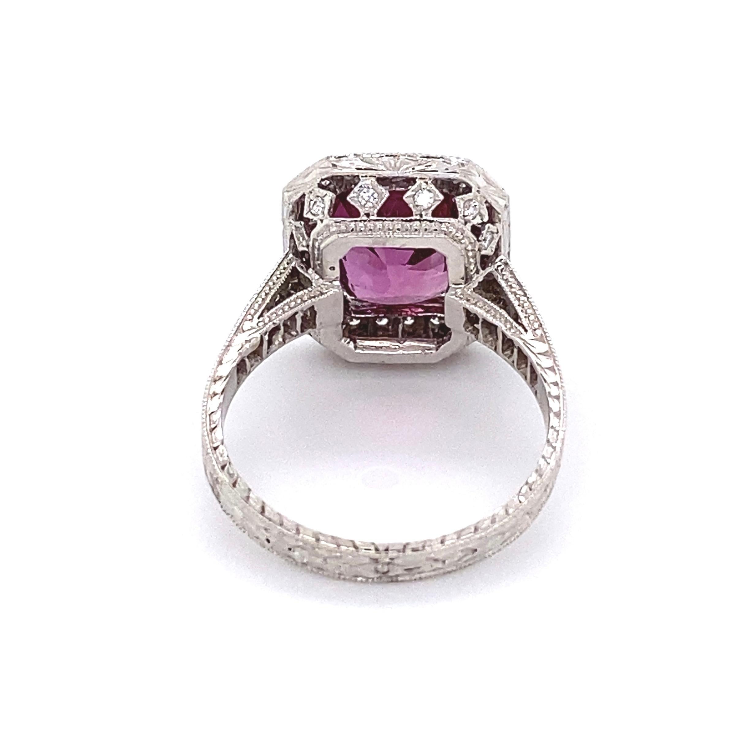 3.75 Carat Pink Cushion Sapphire and Diamond Gold Ring Estate Fine Jewelry  In Excellent Condition For Sale In Montreal, QC
