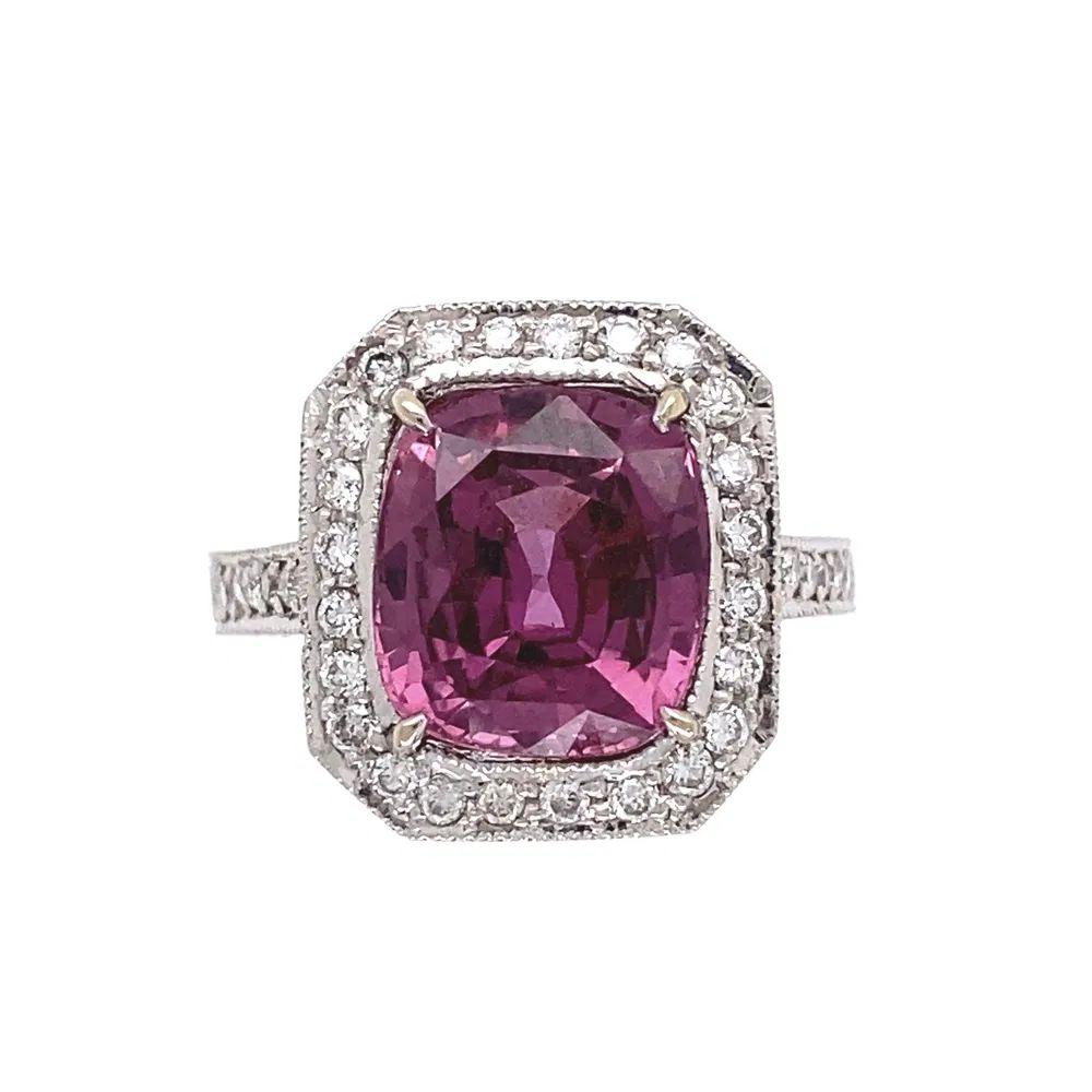3.75 Carat Pink Cushion Sapphire GIA and Diamond Gold Ring Estate Fine Jewelry In Excellent Condition For Sale In Montreal, QC