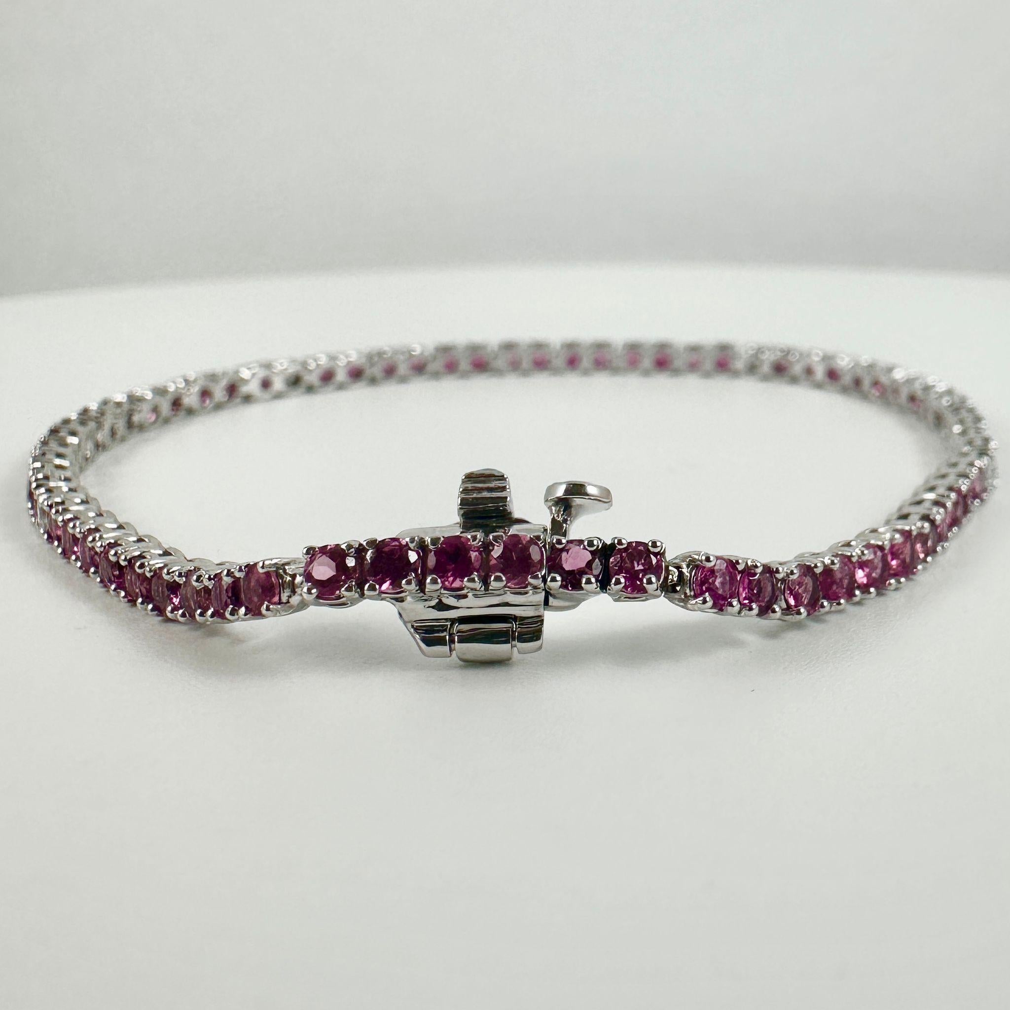 Taglio rotondo Bracciale Tennis con zaffiro rosa e diamanti da 3,75 carati in oro bianco 14K in vendita