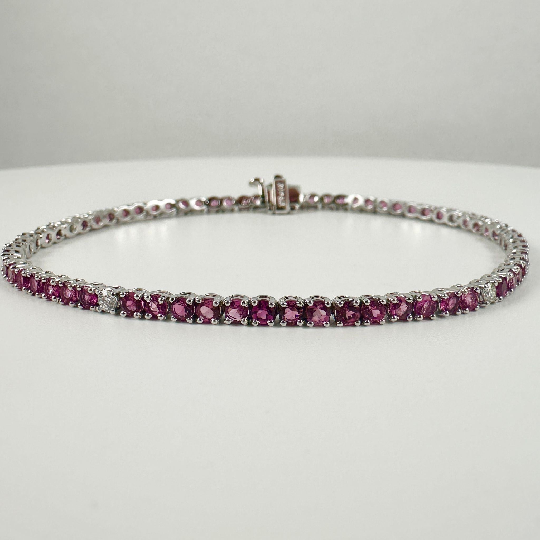 Bracciale Tennis con zaffiro rosa e diamanti da 3,75 carati in oro bianco 14K In condizioni Nuovo in vendita a New York, NY