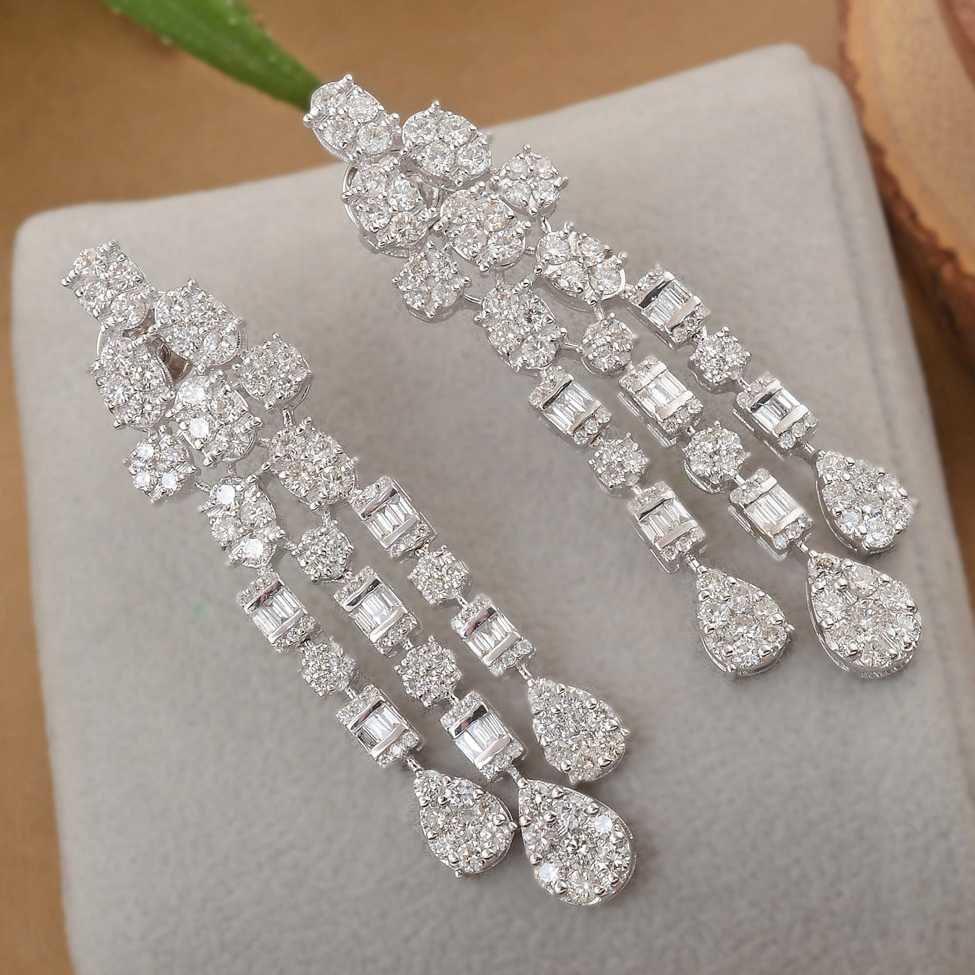 Taglio rotondo 3.75 Carat SI Clarity HI Color Diamond Chandelier Earrings 18 Karat White Gold in vendita