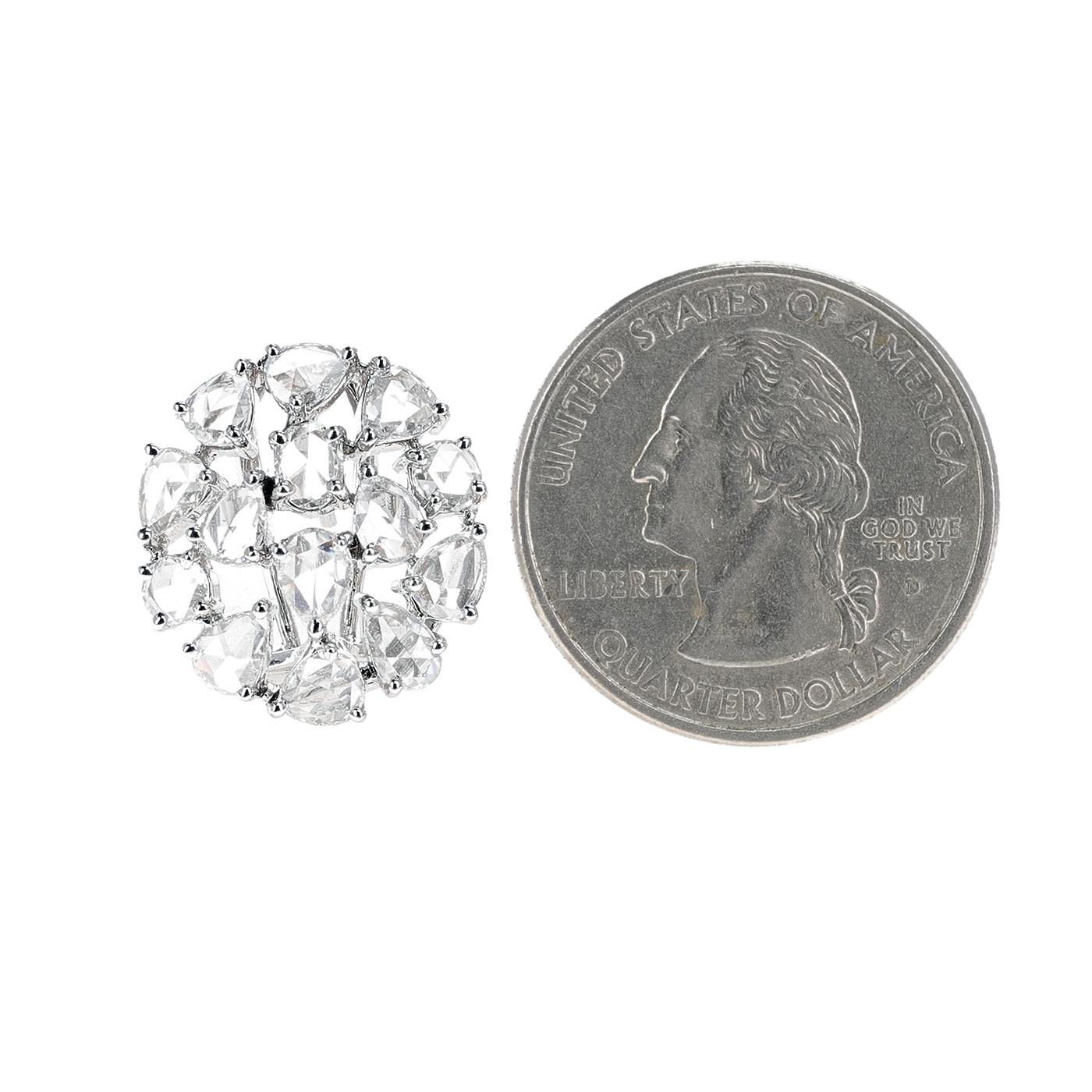 Ein schickes Paar Ohrringe mit 3,75 Karat weißem Diamant im Rosenschliff, 18 Karat Weißgold. Das Gesamtgewicht der Ohrringe beträgt 9 Gramm. 