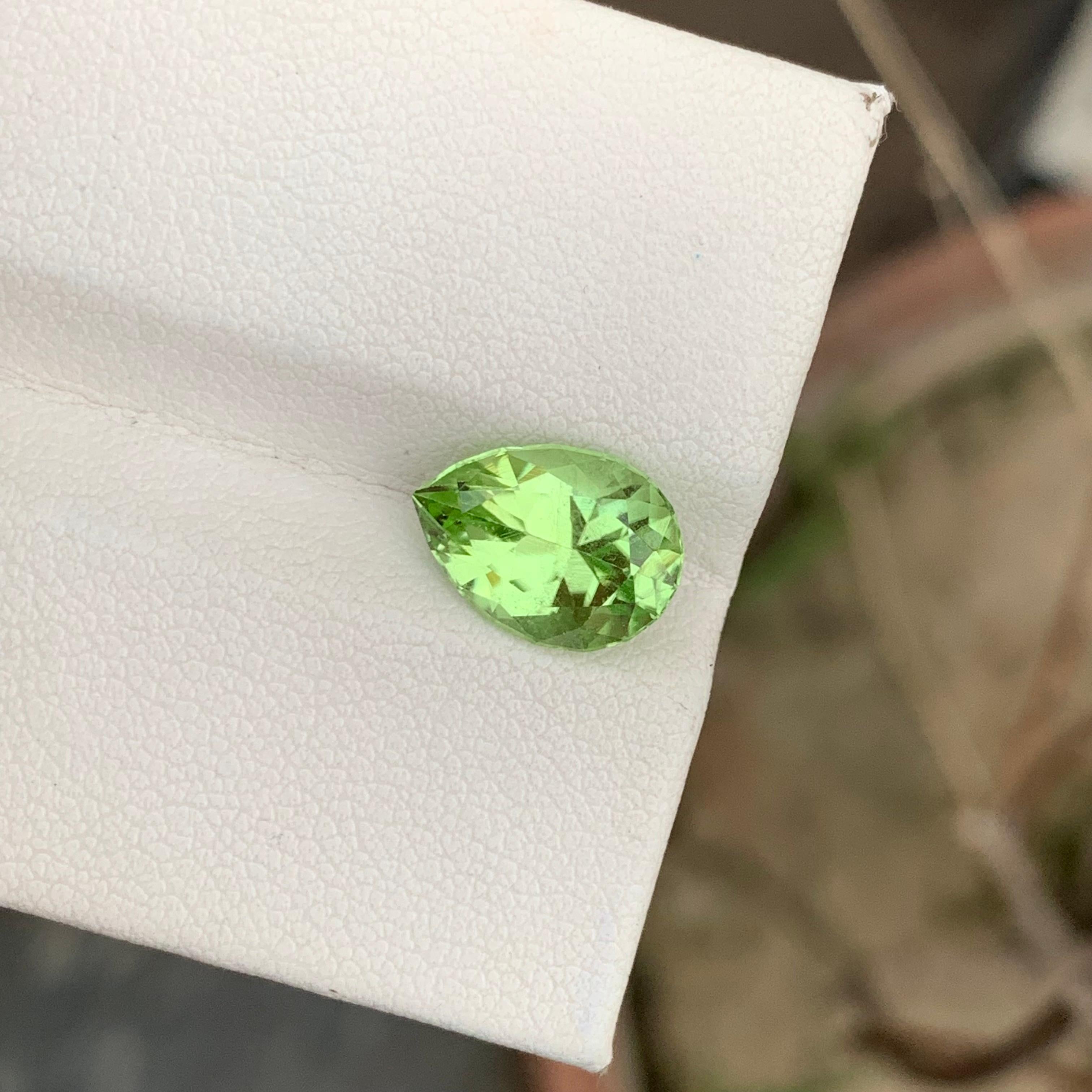 3.75 Carats Natural Loose Apple Green Peridot Ring Gem Pakistani Mine In New Condition For Sale In Peshawar, PK